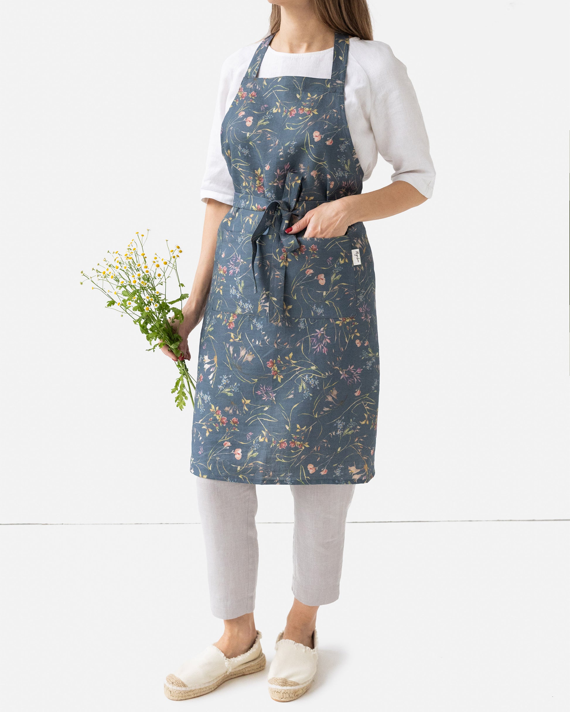 Linen bib apron in Wildflowers print on deep navy blue | MagicLinen
