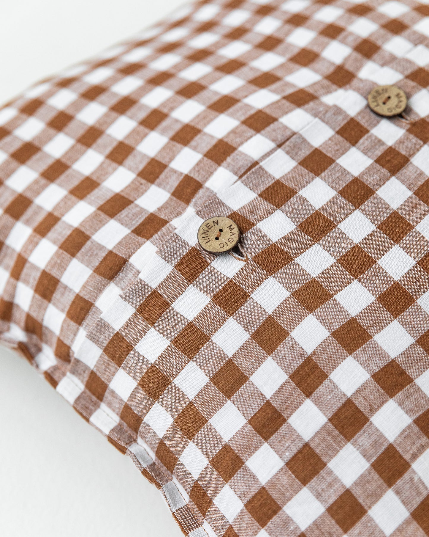Deco pillow cover with buttons in Cinnamon gingham - MagicLinen
