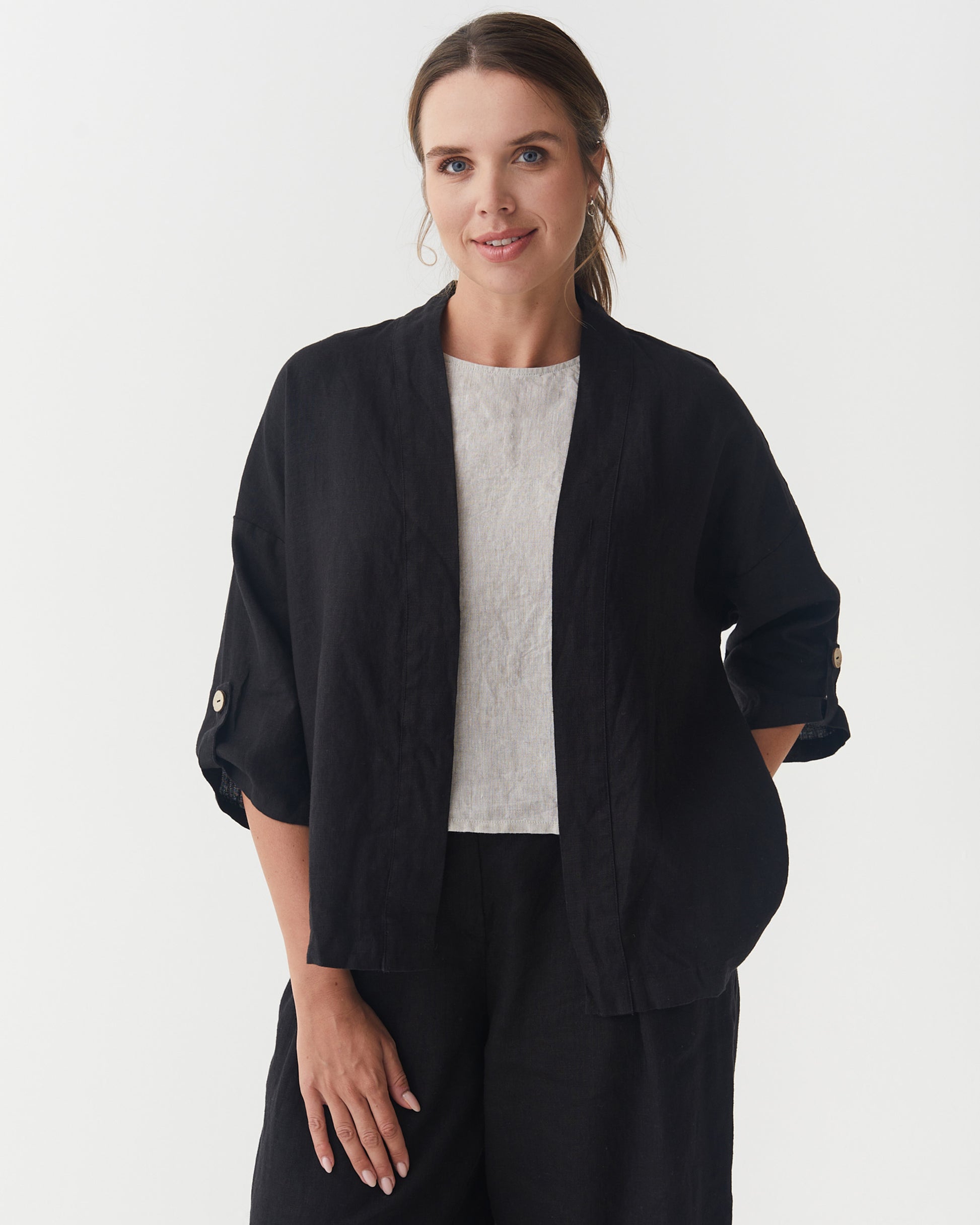 Linen kimono jacket BANOS in Black | MagicLinen modelBoxOn