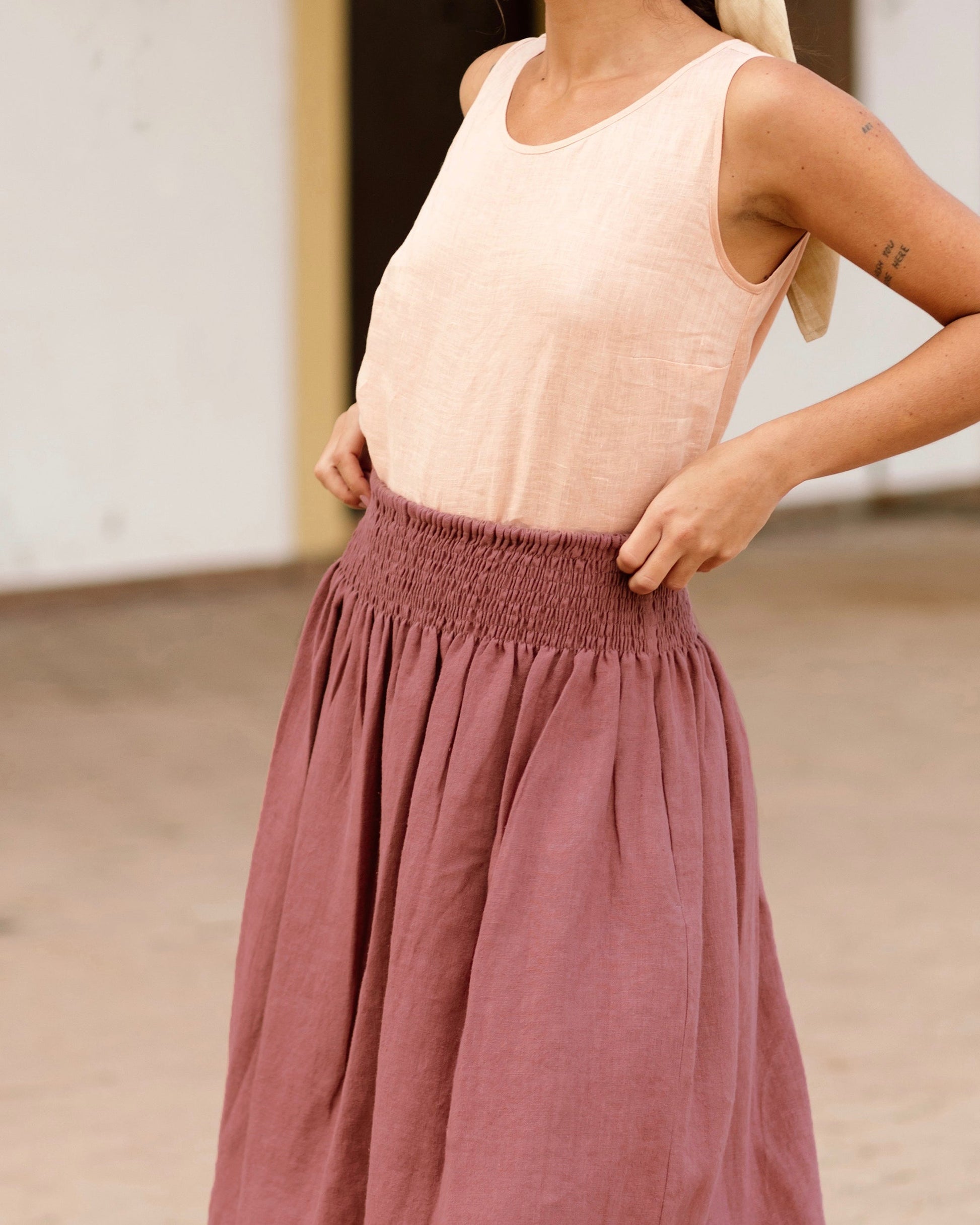 Linen midi skirt VARENNA in plum - MagicLinen
