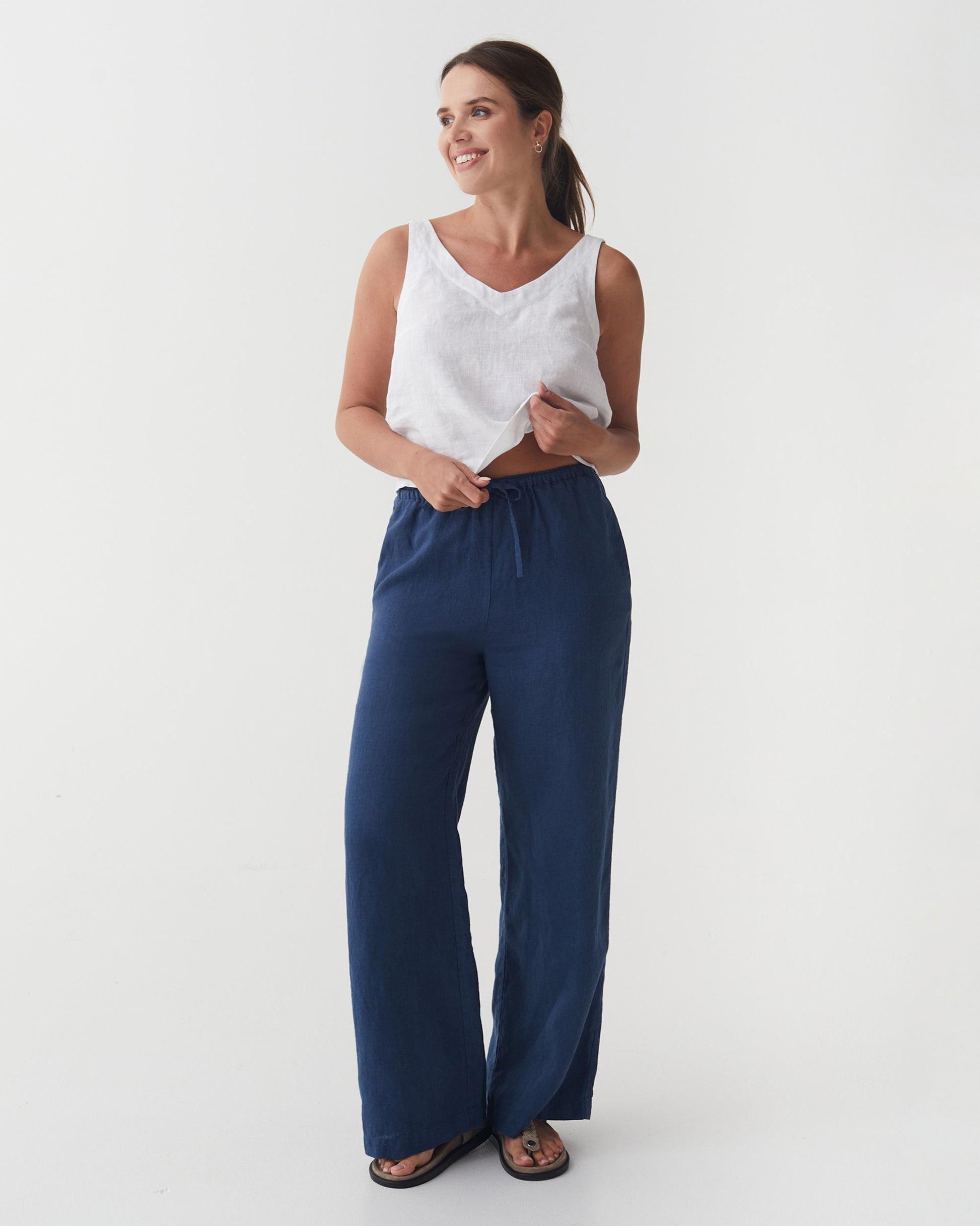 Linen Pants PEMBA in Deep navy blue | MagicLinen modelBoxOn