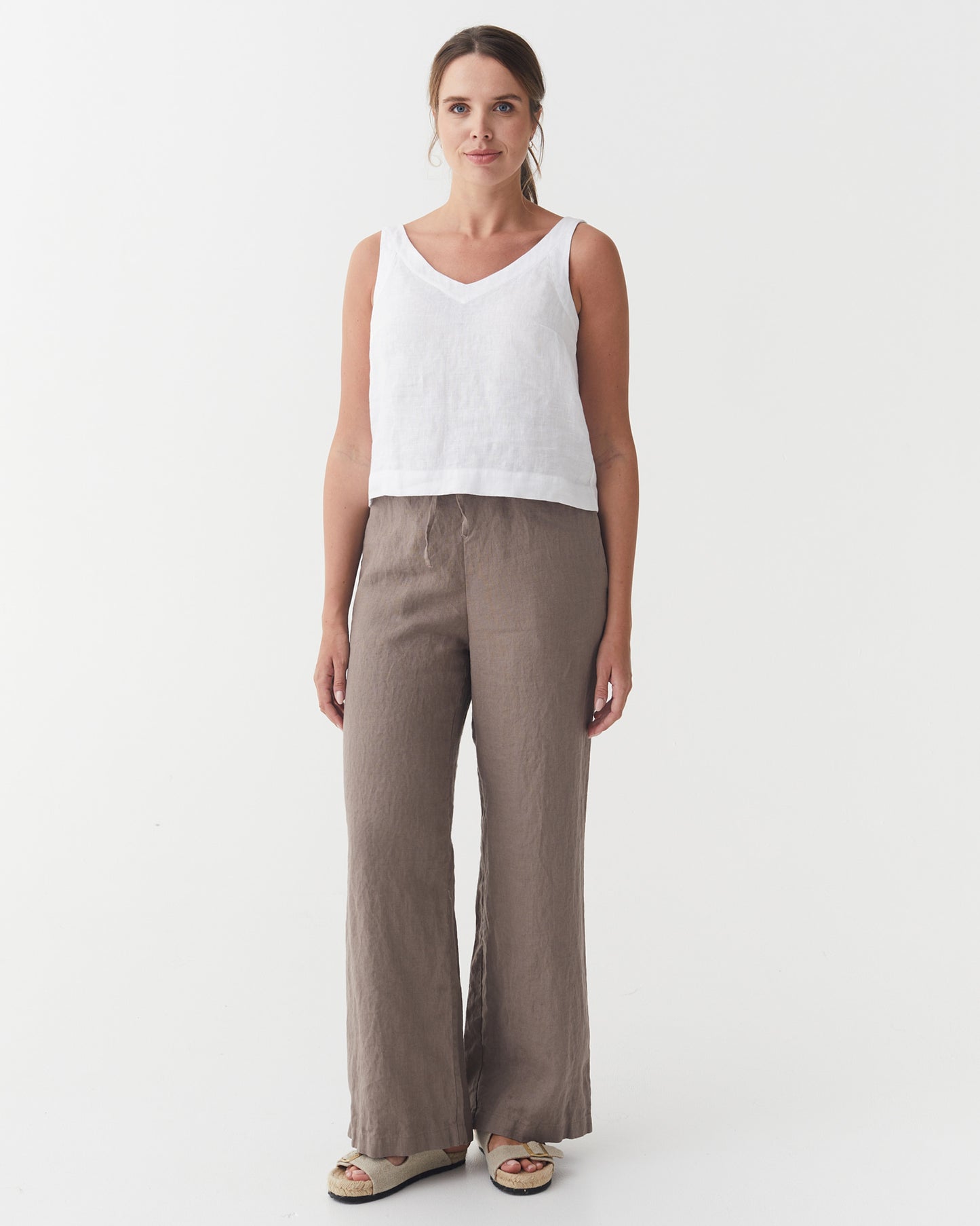 Linen Pants PEMBA in Deep taupe | MagicLinen modelBoxOn