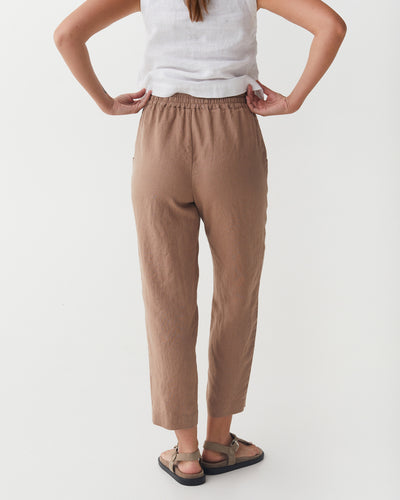 Linen Pants SARDINIA in Pastel brown | MagicLinen modelBoxOn