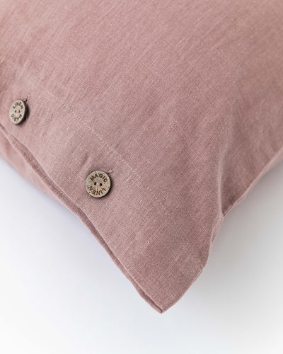 Linen pillowcase with buttons in Woodrose - MagicLinen