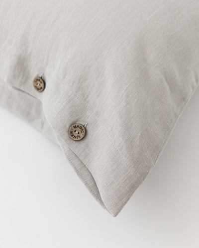 Linen pillowcase with buttons in Natural linen - MagicLinen