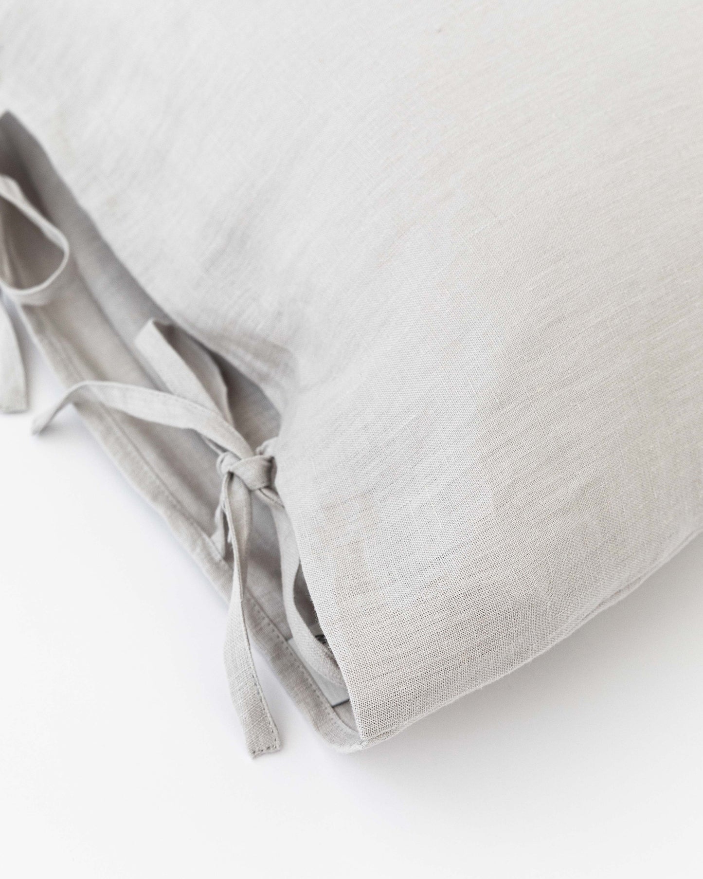 Linen pillowcase with ties in Light gray - MagicLinen