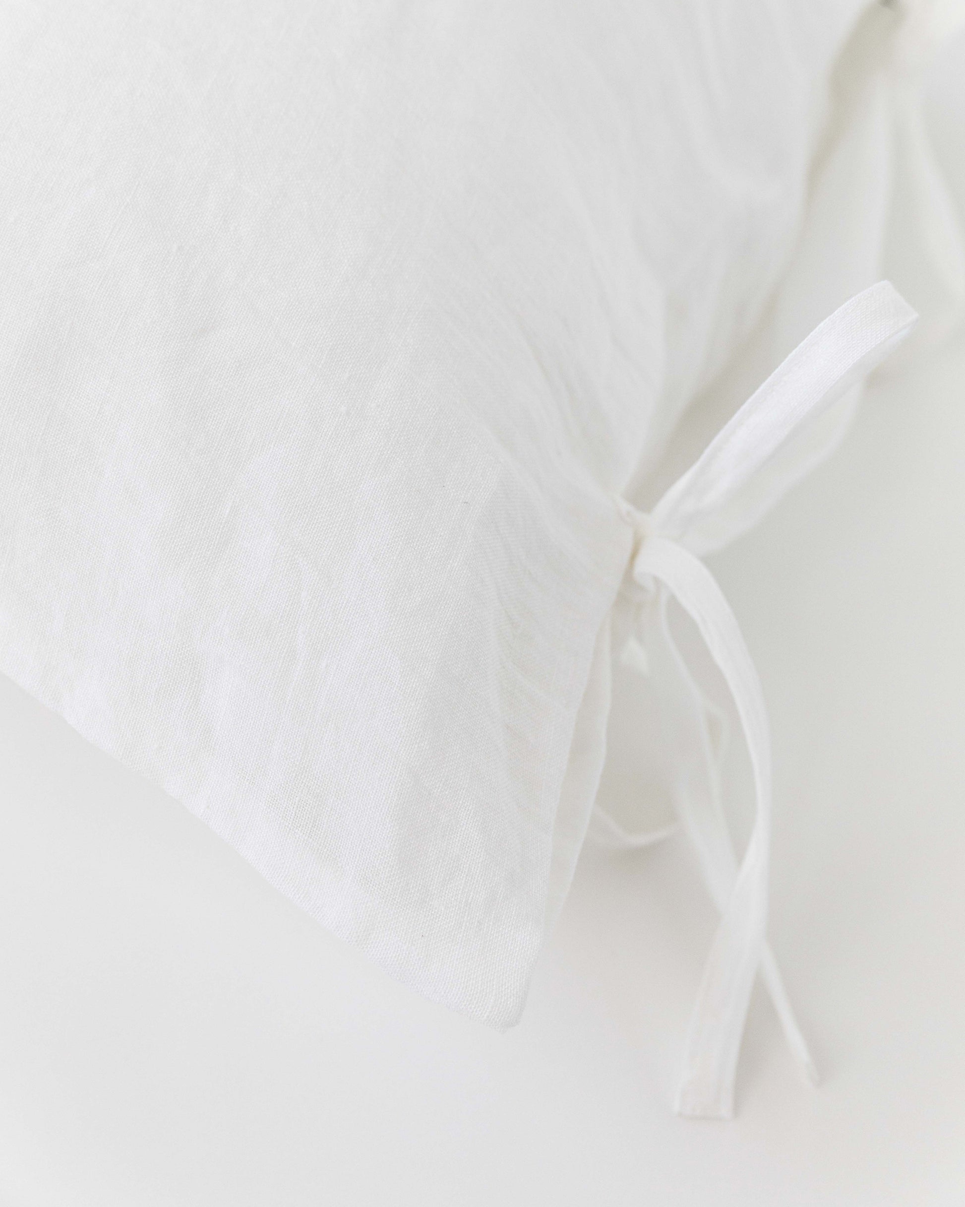 Linen pillowcase with ties in White - MagicLinen