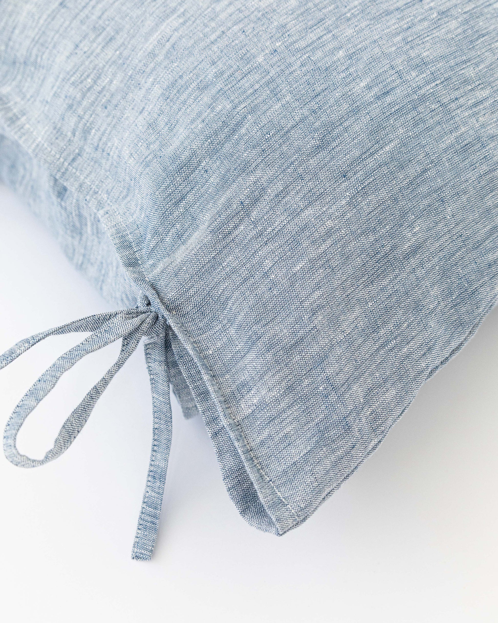 Linen pillowcase with ties in Blue melange - MagicLinen