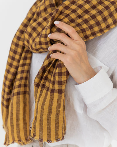 Linen scarf in Brown gingham | MagicLinen