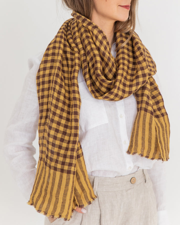 Linen scarf in Brown gingham | MagicLinen