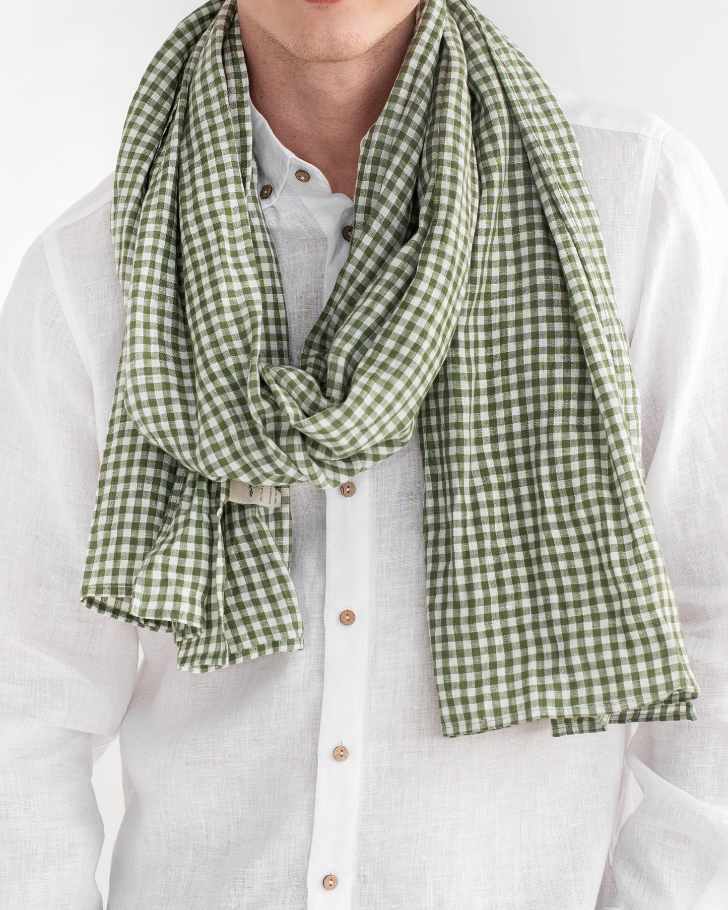 Men's linen scarf in Forest green gingham - MagicLinen