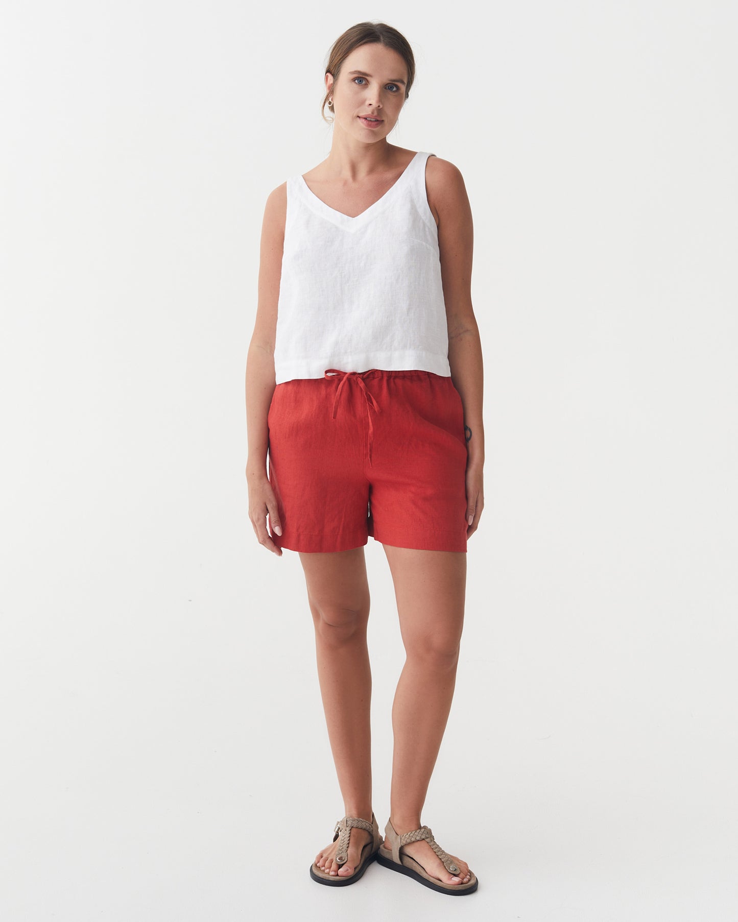 Linen Shorts ERIE in Aurora red | MagicLinen modelBoxOn