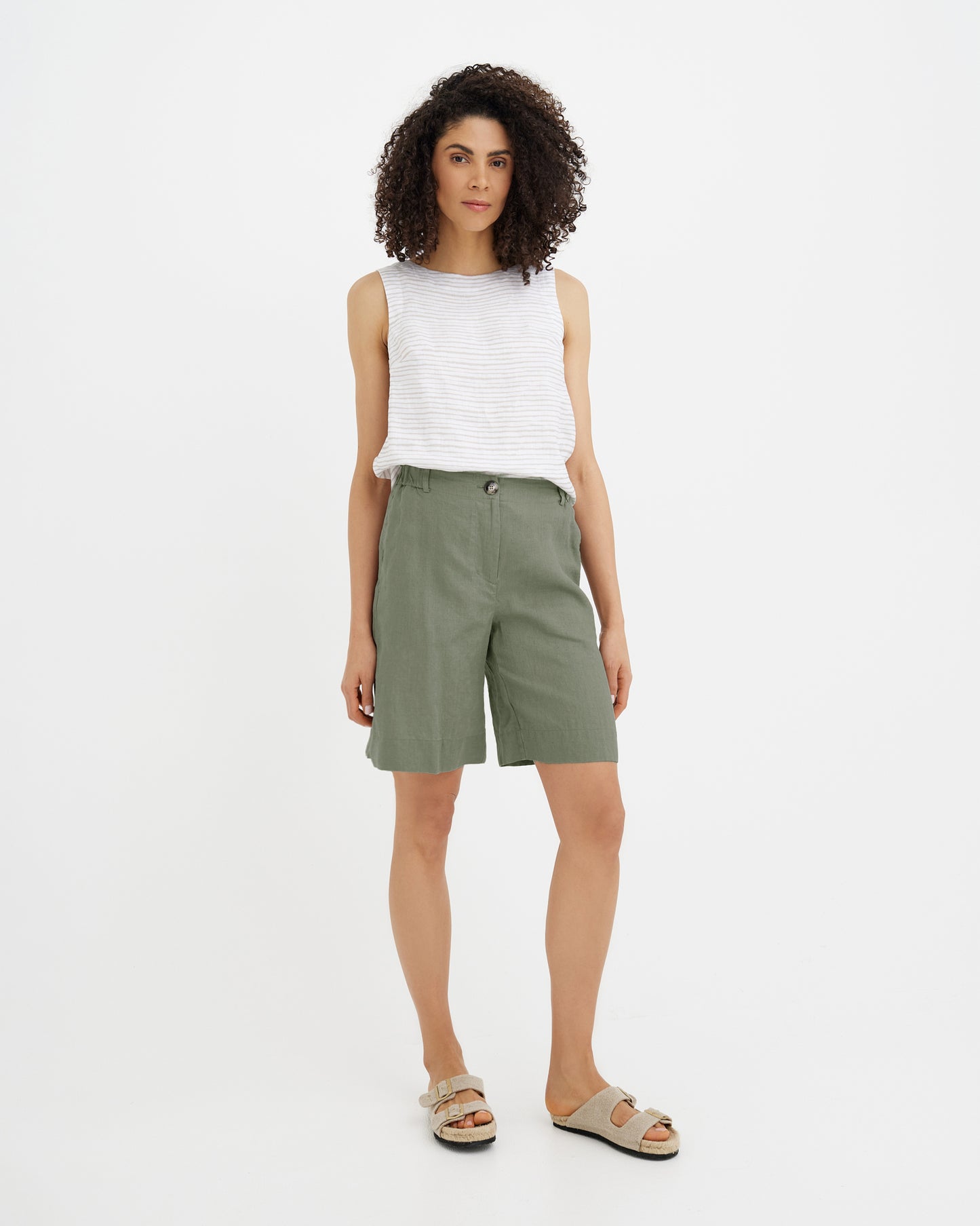 MagicLinen Mist Green Linen Shorts MAINE, 100% European flax linen 160 gsm   modelBoxOn2
