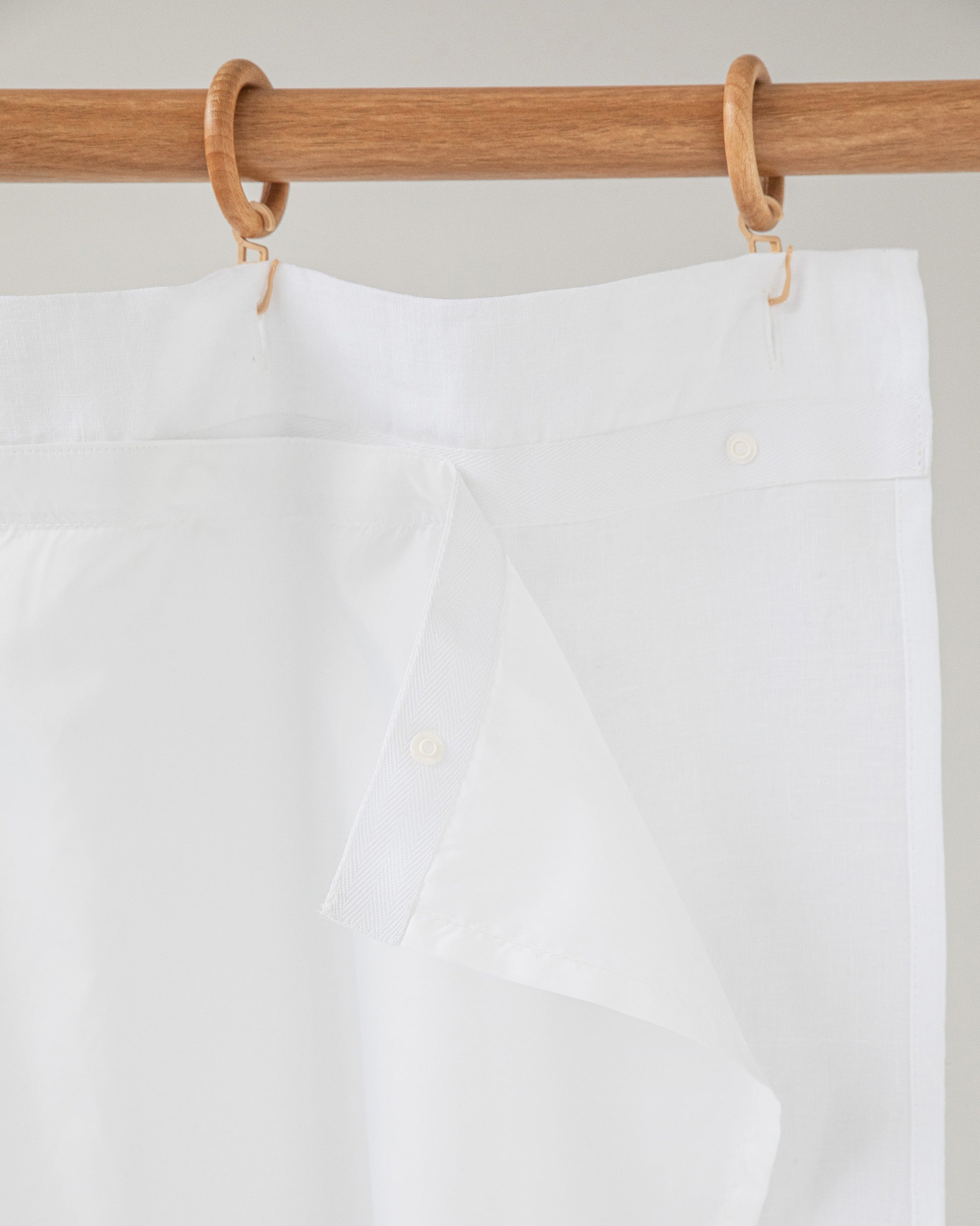Waterproof linen shower curtain (1 pcs) in White - MagicLinen