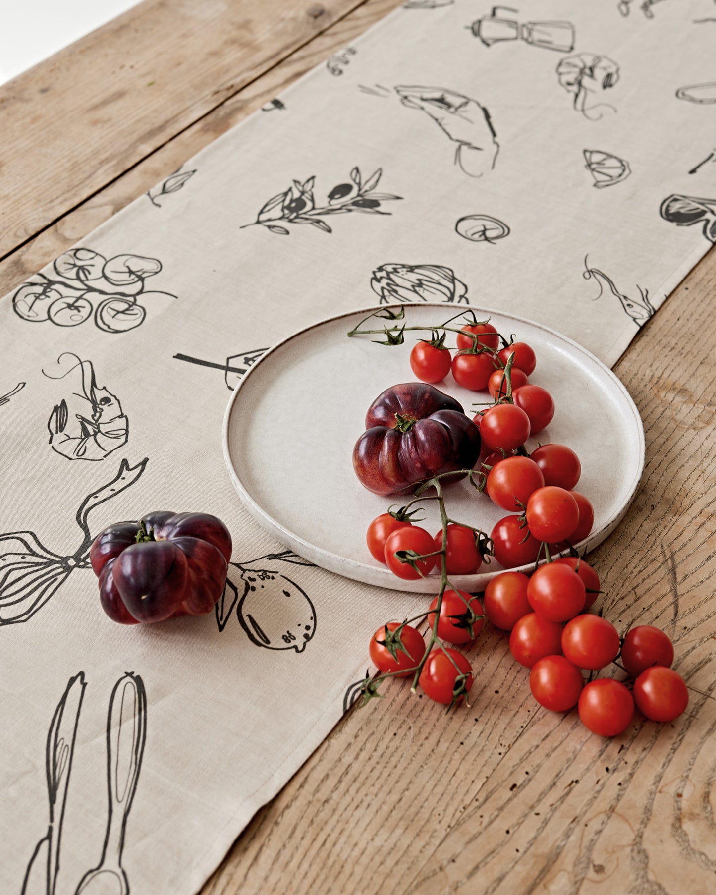 Linen Table Runner in Italian summer print | MagicLinen