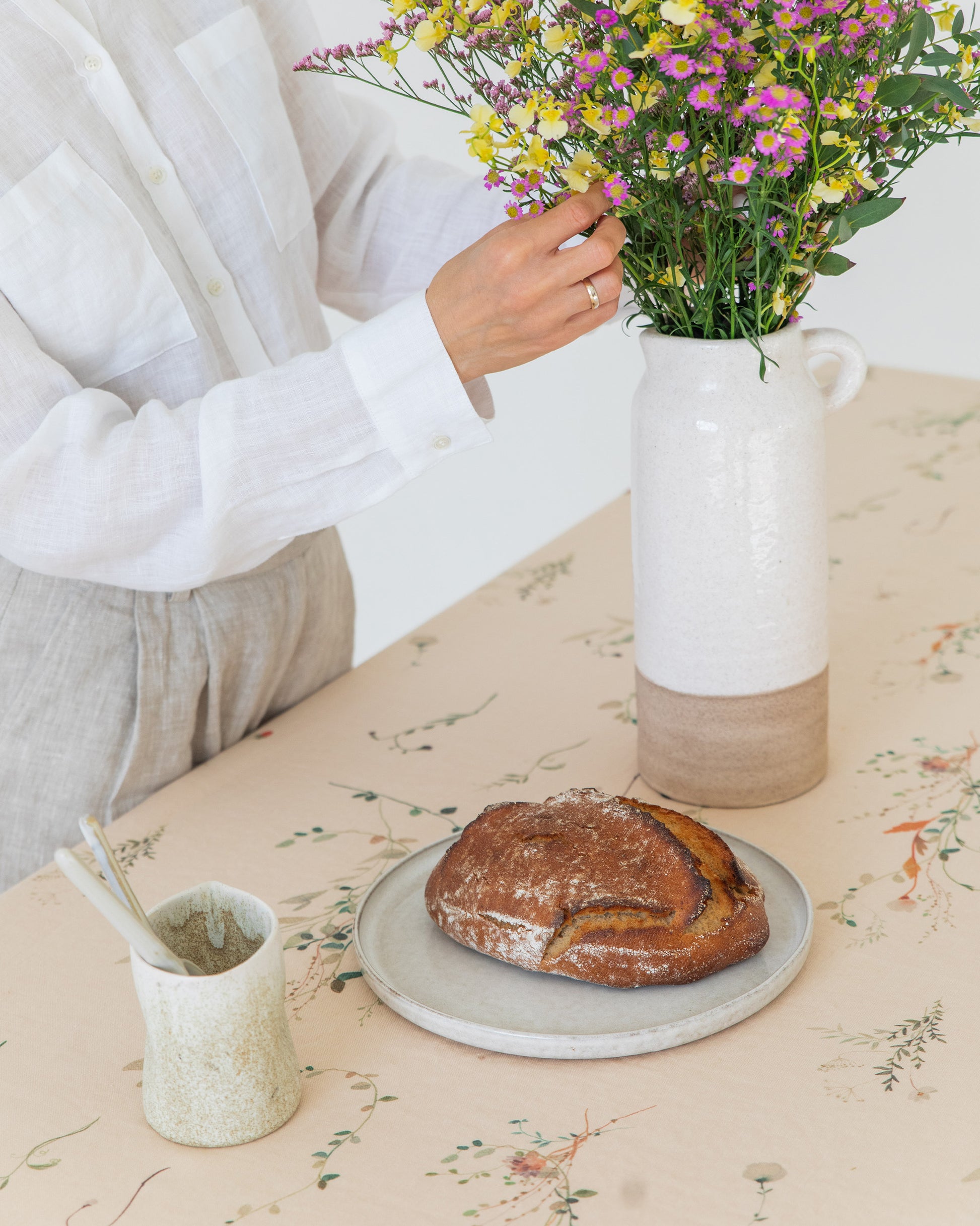 Linen tablecloth in Floral pattern | MagicLinen