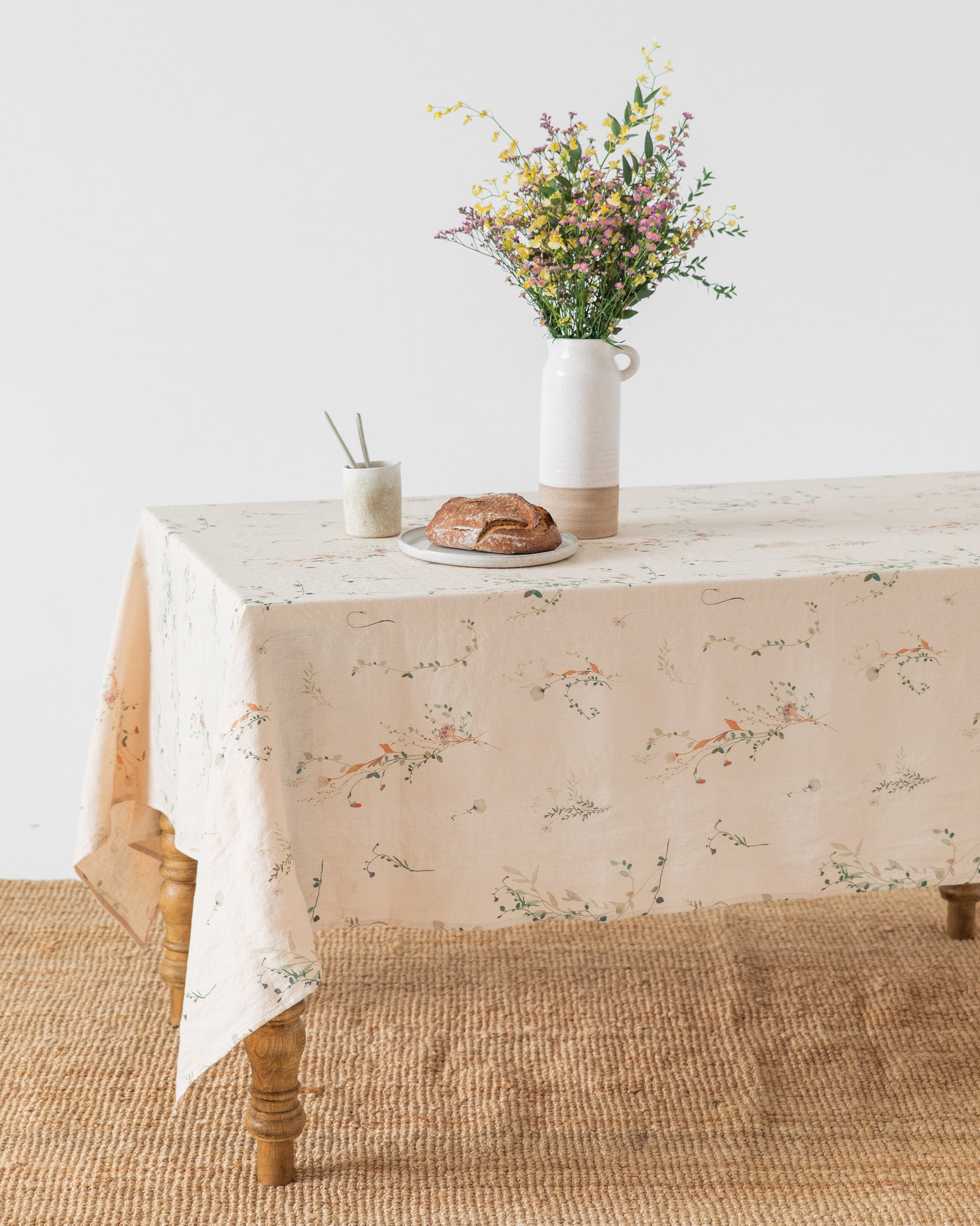 Linen tablecloth in Floral pattern | MagicLinen