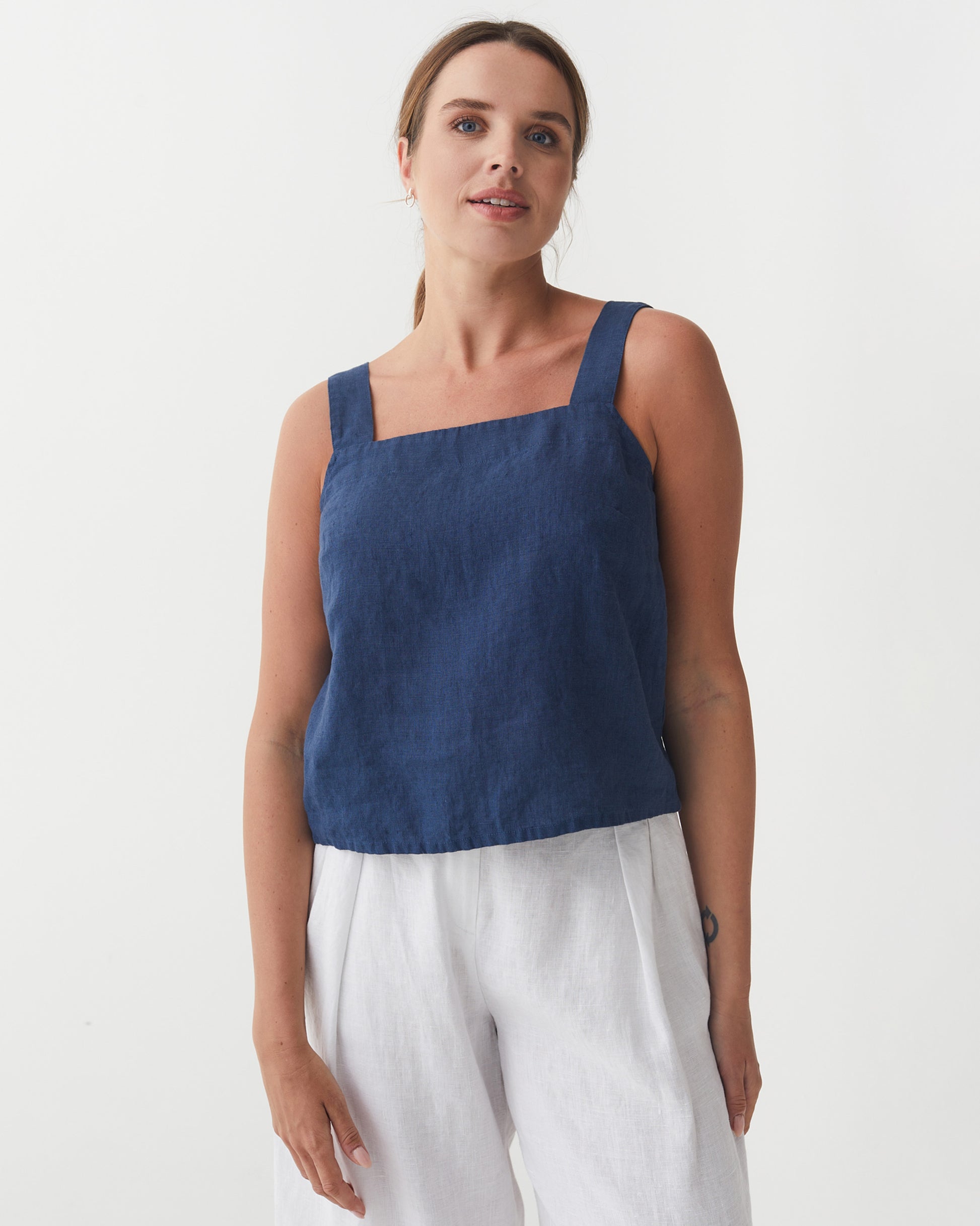 Linen tank top OLINDA in Deep navy blue | MagicLinen modelBoxOn