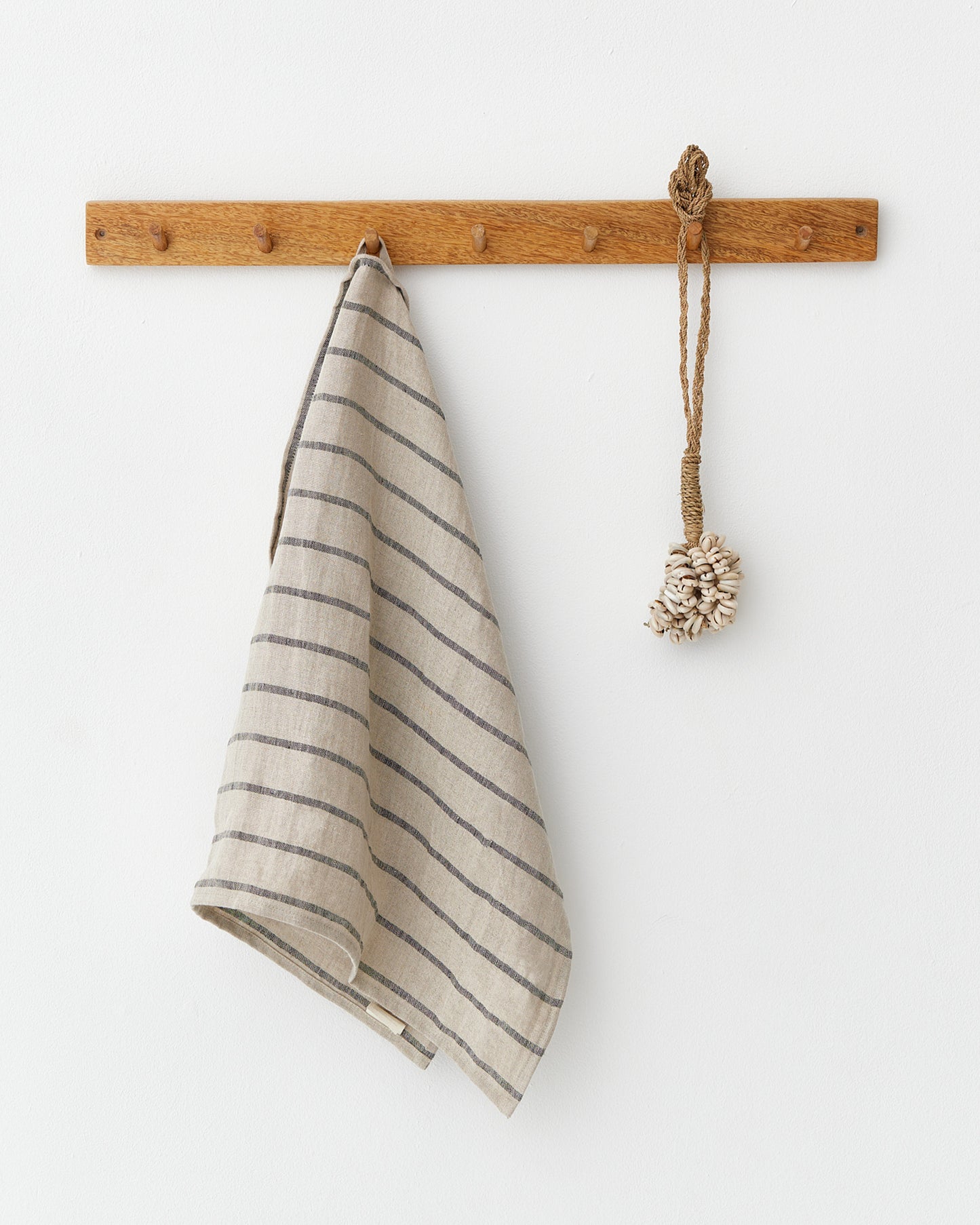 Linen tea towel in Subtle lines