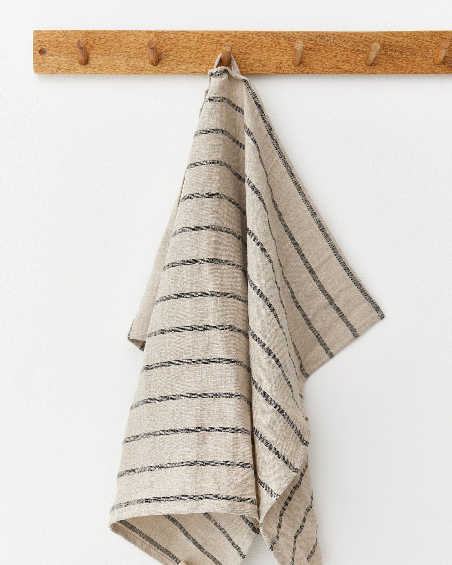 Linen tea towel in Subtle lines