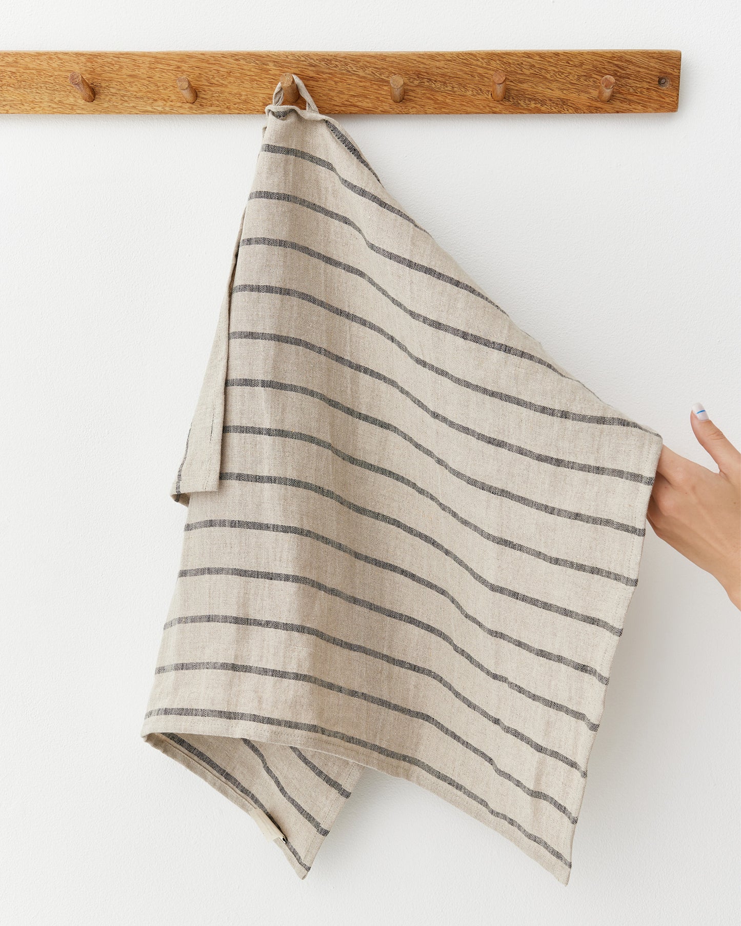 Linen tea towel in Subtle lines