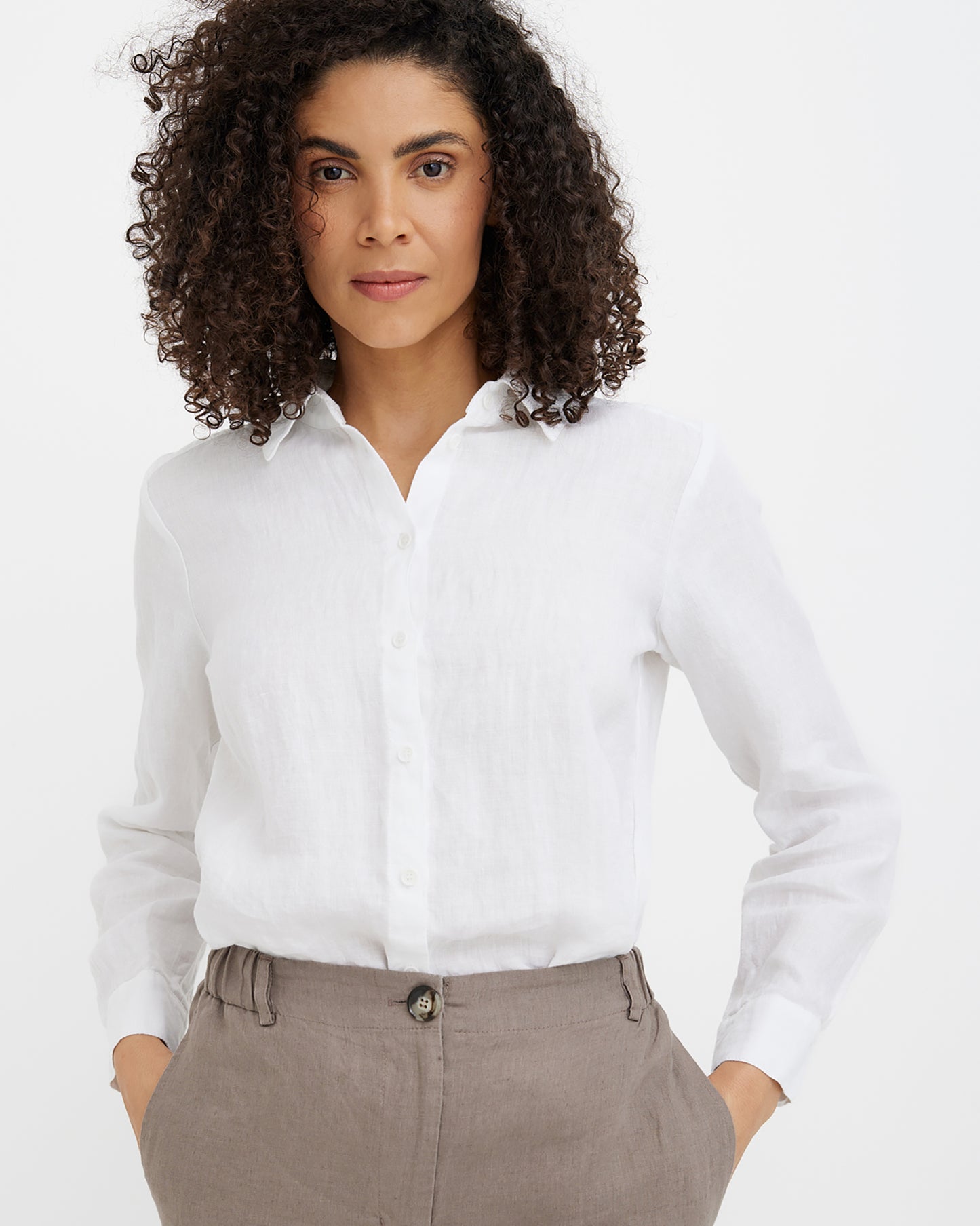 MagicLinen White Linen Shirt BARCELONA, fitted long sleeve hip-length design modelBoxOn