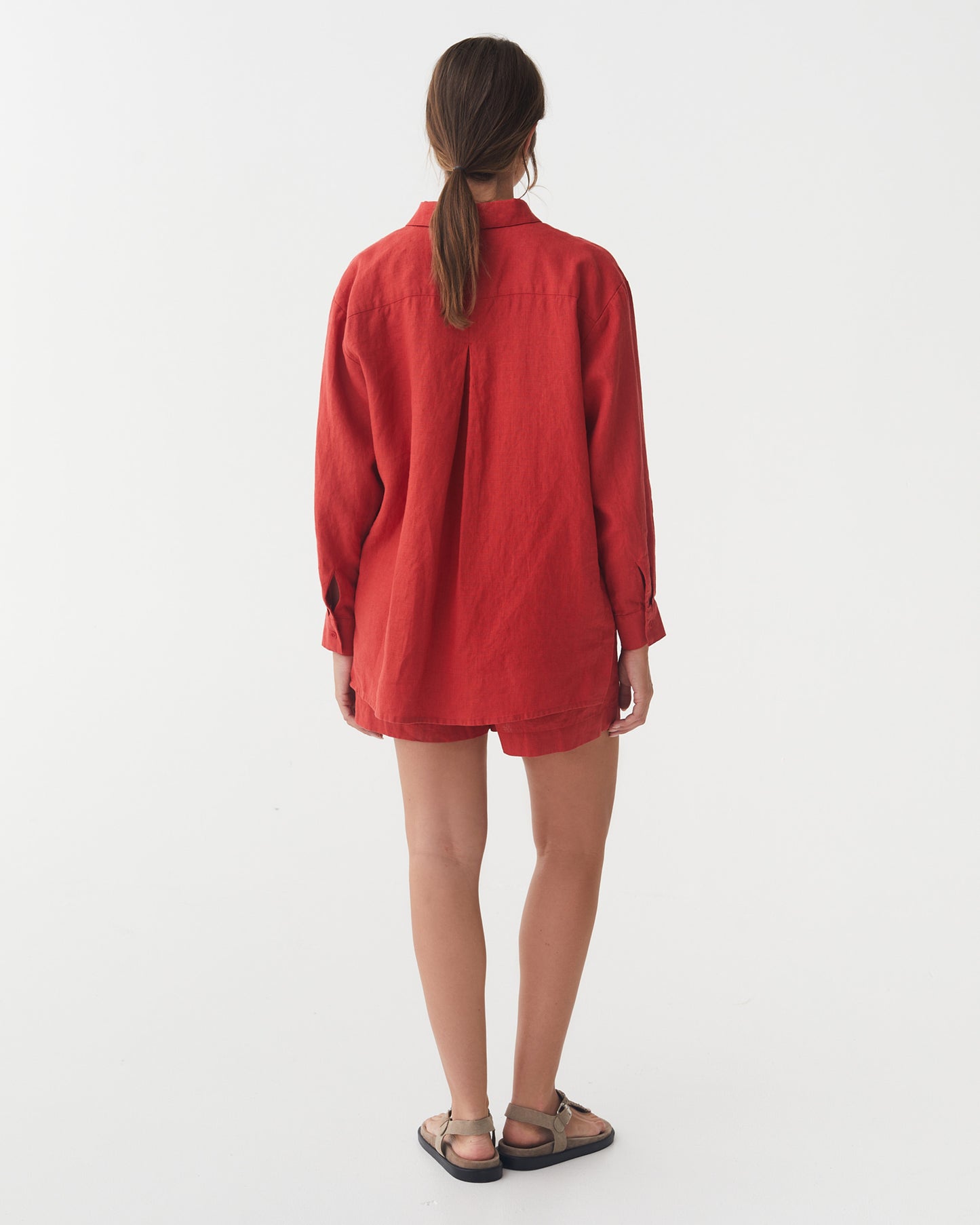 Long-Sleeve Linen Shirt ISLAY in Aurora red | MagicLinen