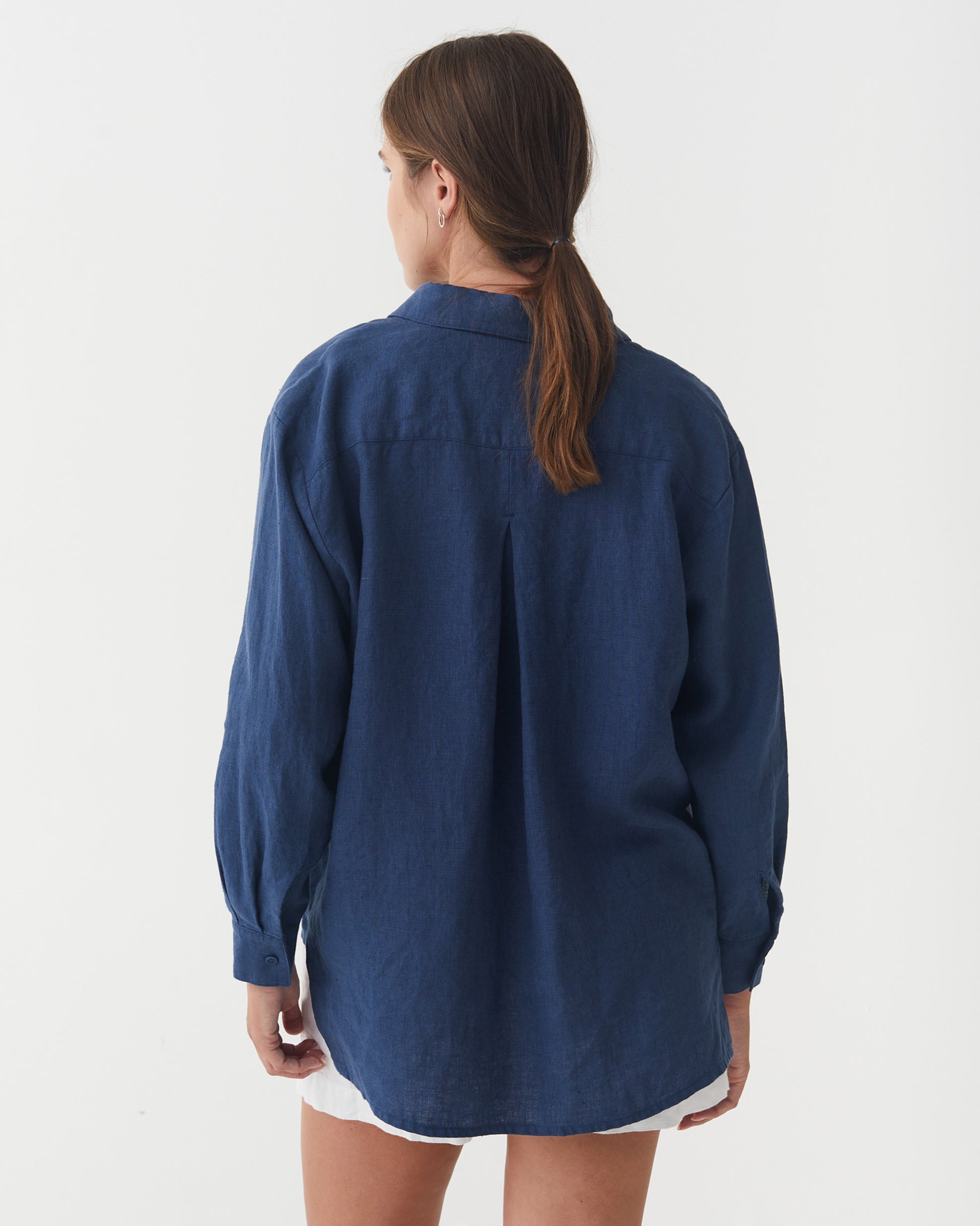 Long-Sleeve Linen Shirt ISLAY in Deep navy blue | MagicLinen