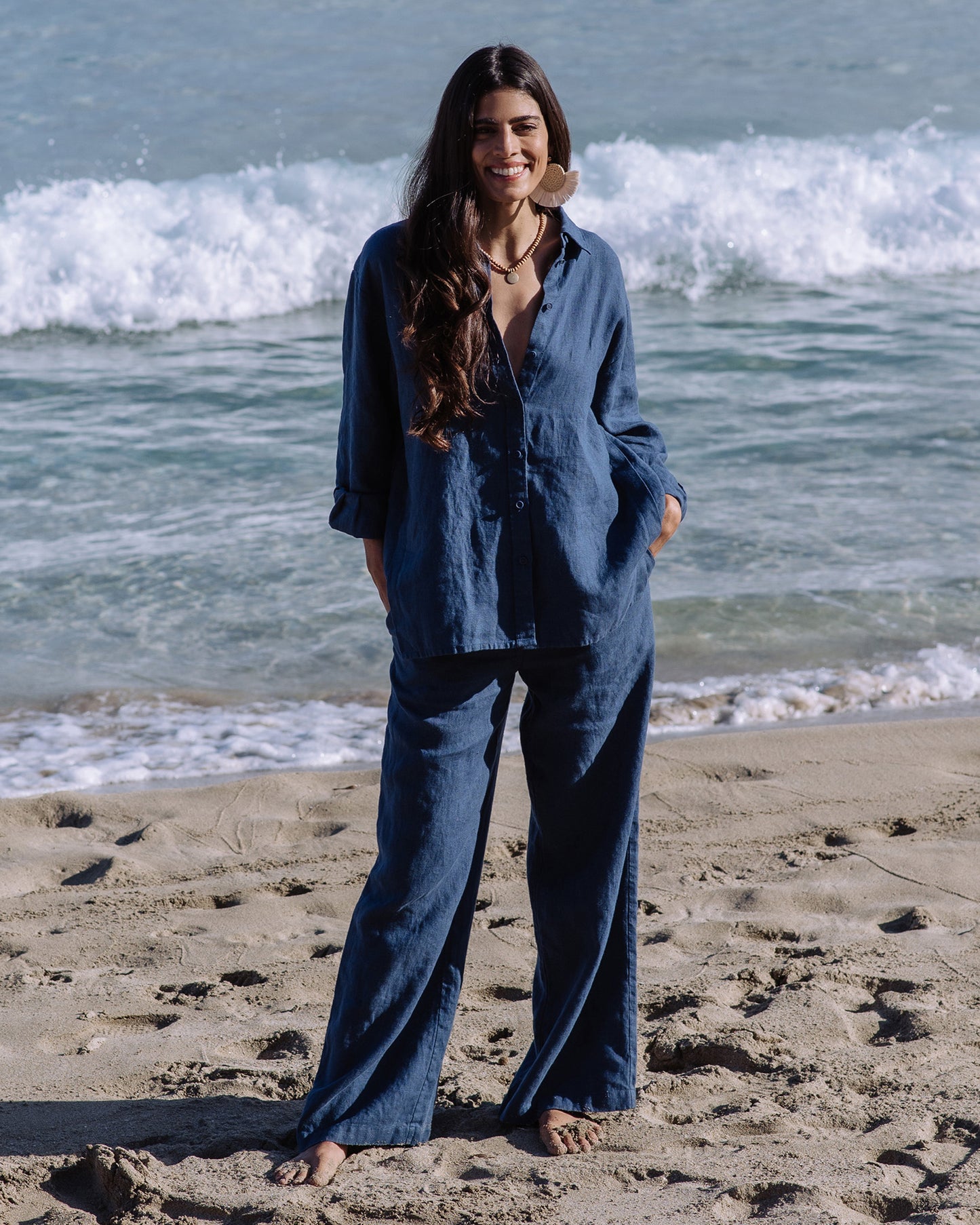 Long-Sleeve Linen Shirt ISLAY in Deep navy blue | MagicLinen modelBoxOn2