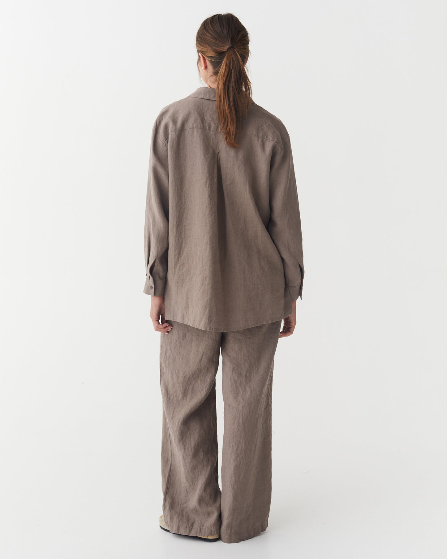 Long-Sleeve Linen Shirt ISLAY in Deep taupe | MagicLinen