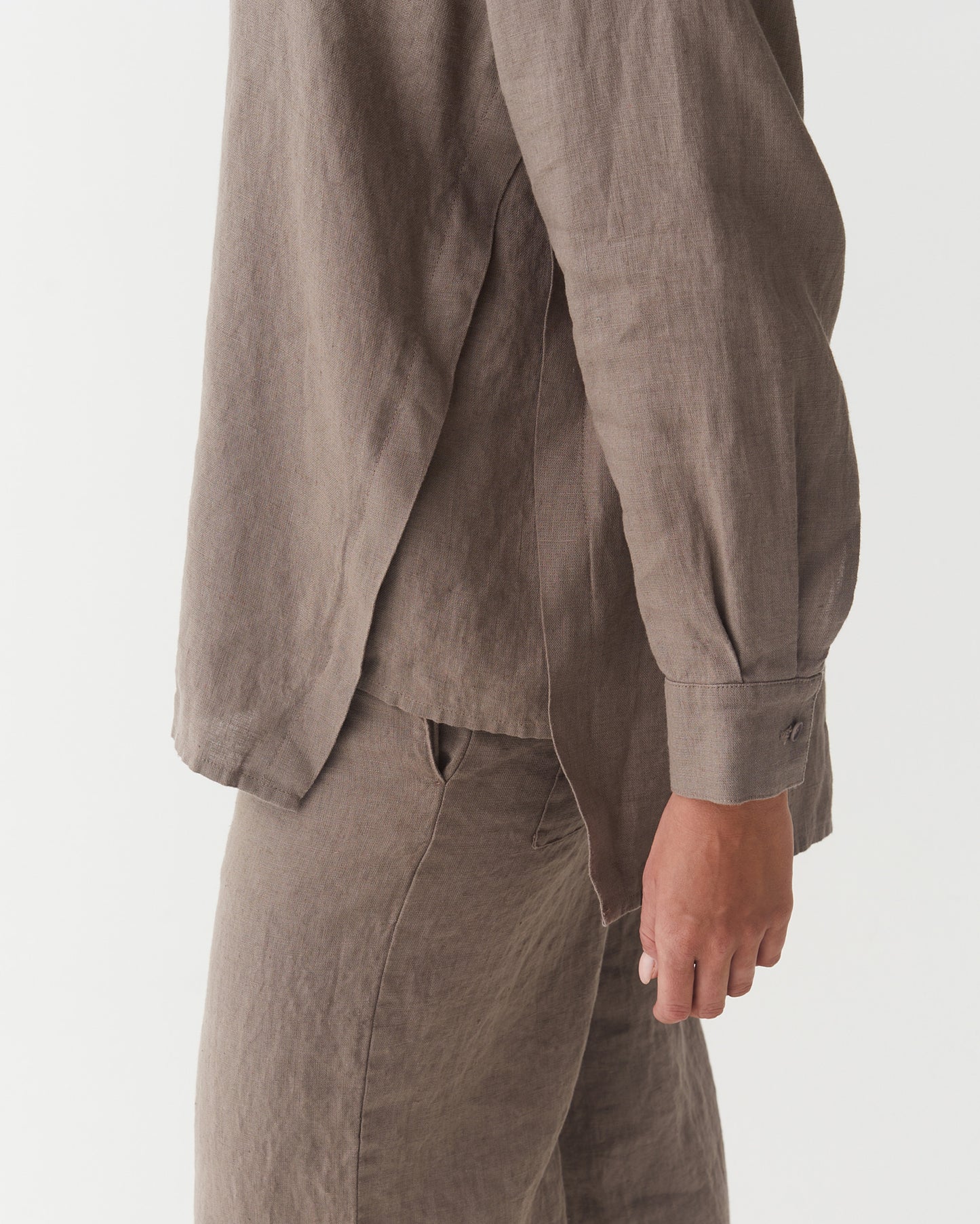 Long-Sleeve Linen Shirt ISLAY in Deep taupe | MagicLinen