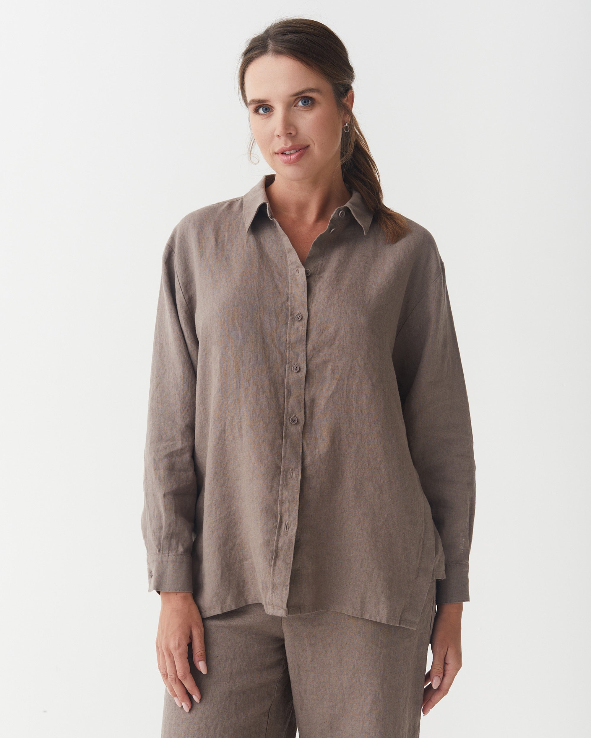 Long-Sleeve Linen Shirt ISLAY in Deep taupe | MagicLinen