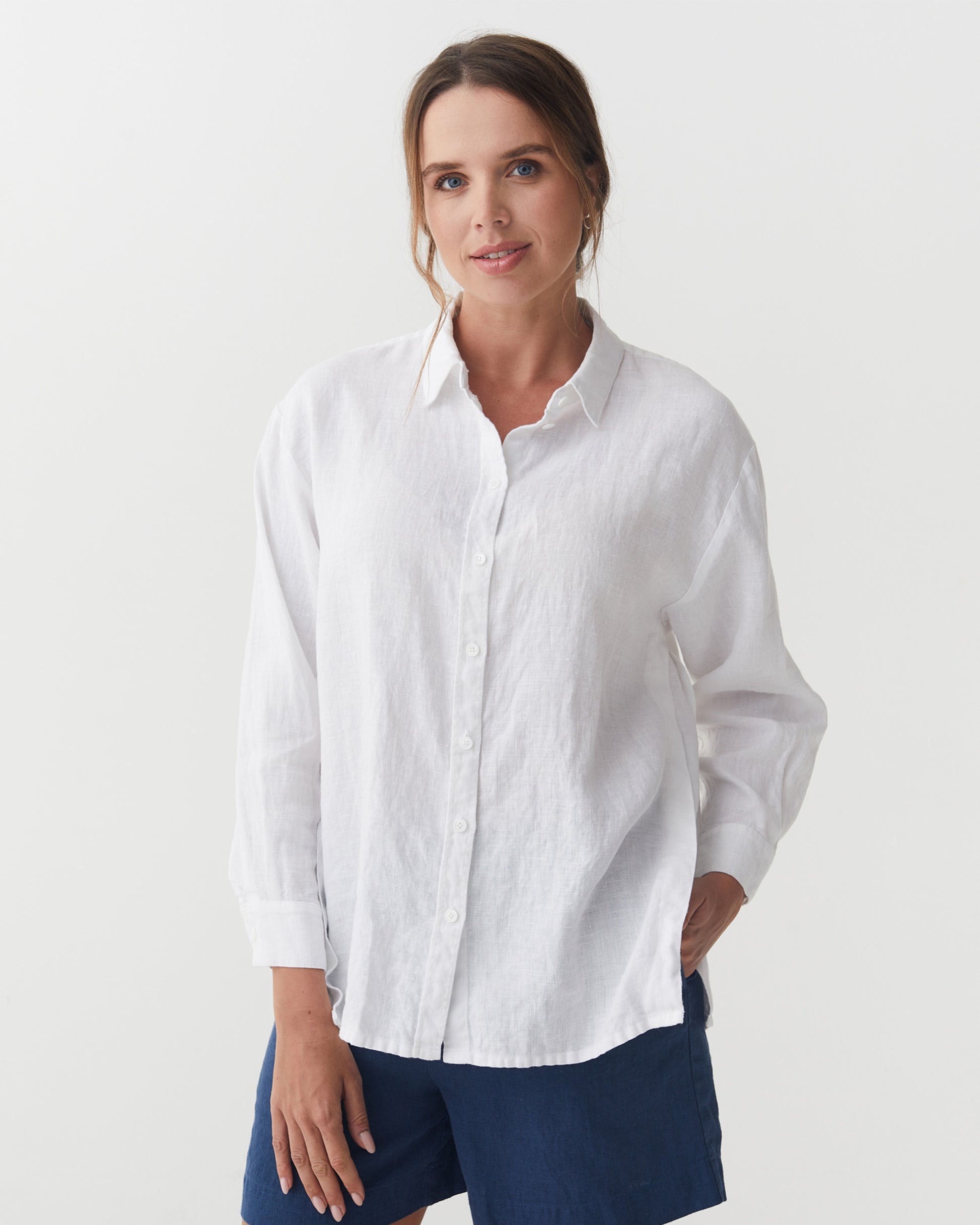 Long-Sleeve Linen Shirt ISLAY in White | MagicLinen modelBoxOn