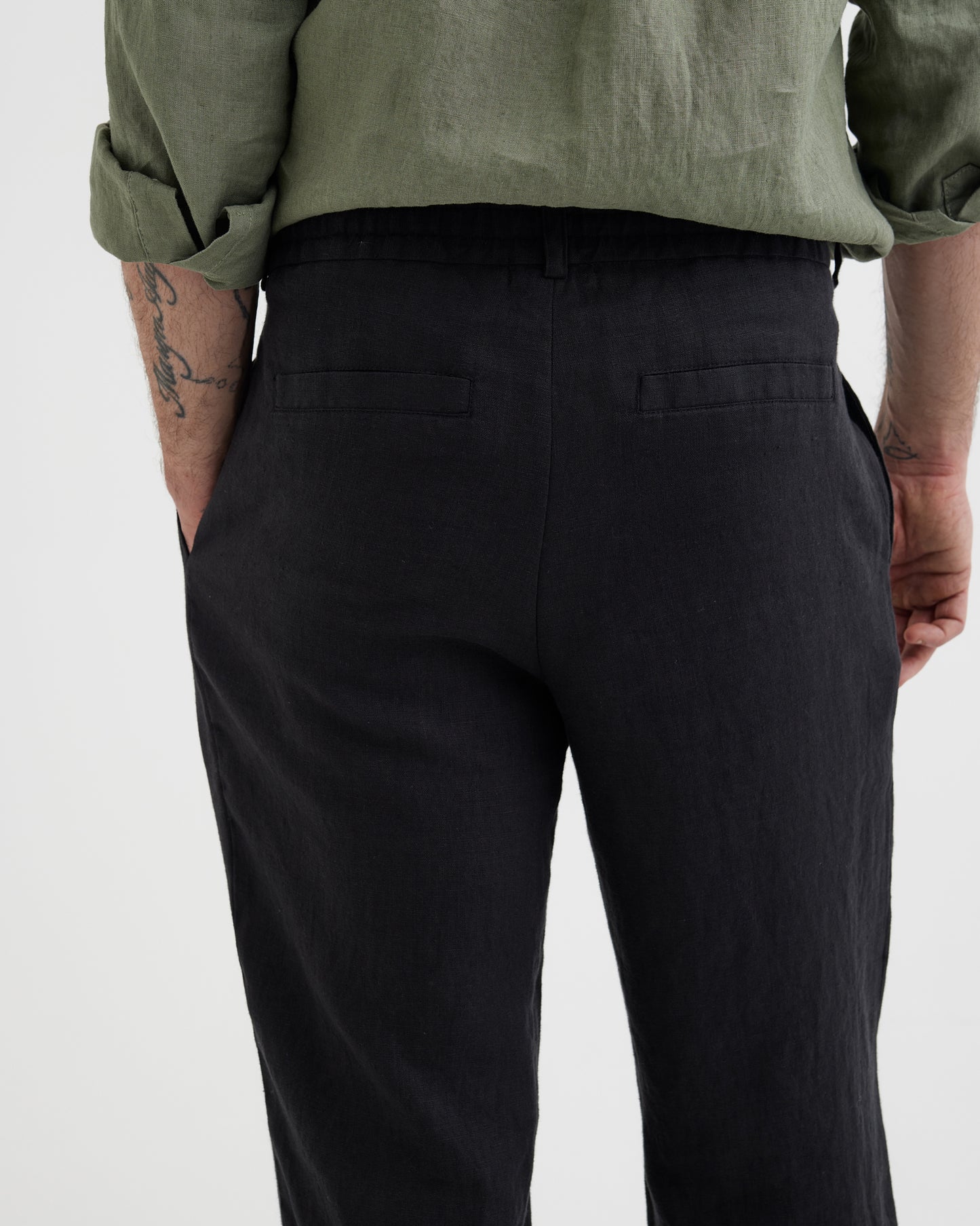 MagicLinen Black men’s linen pants with straight leg opening and full-length coverage
