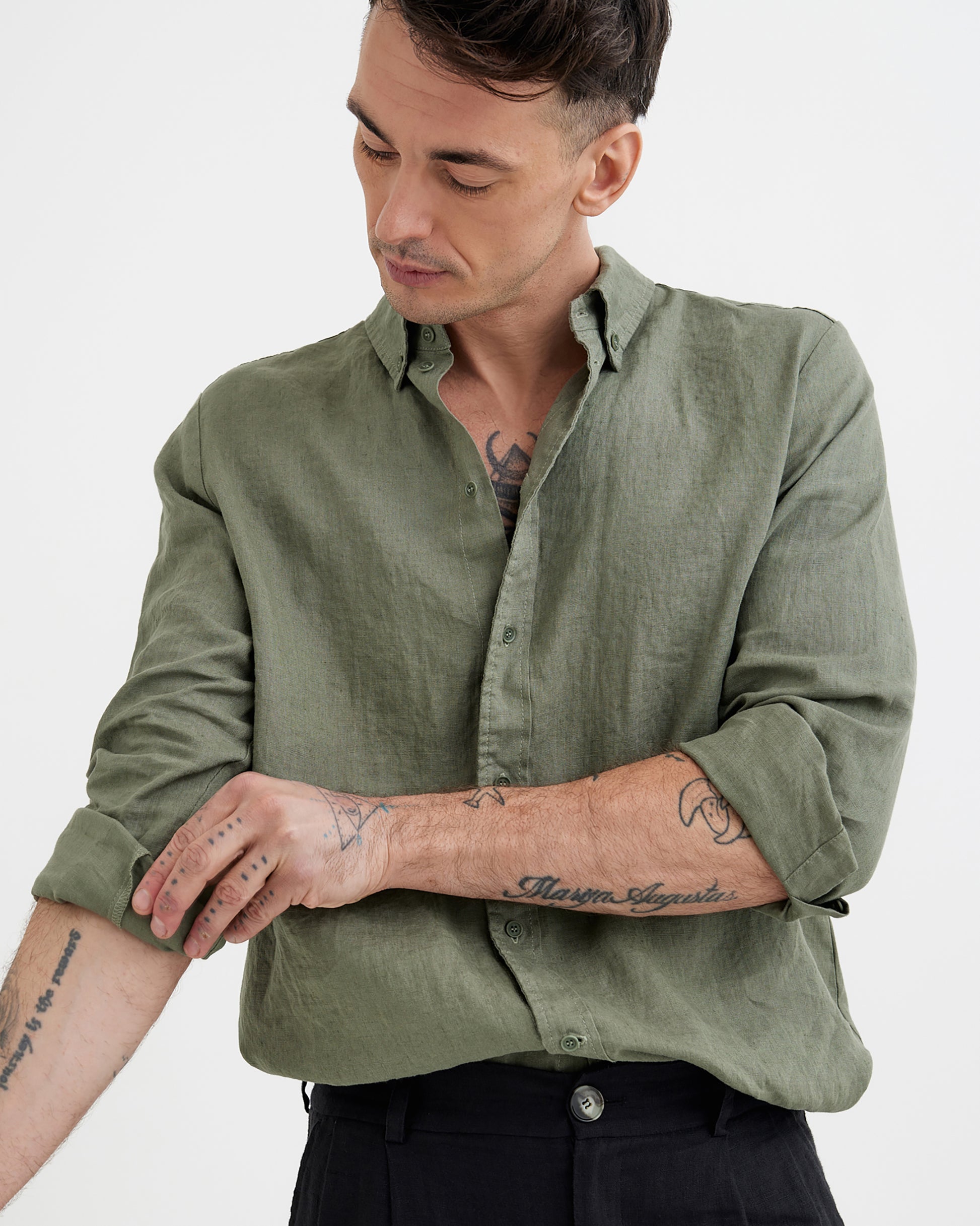 MagicLinen Mist green men’s linen shirt, relaxed fit with hip-length coverage