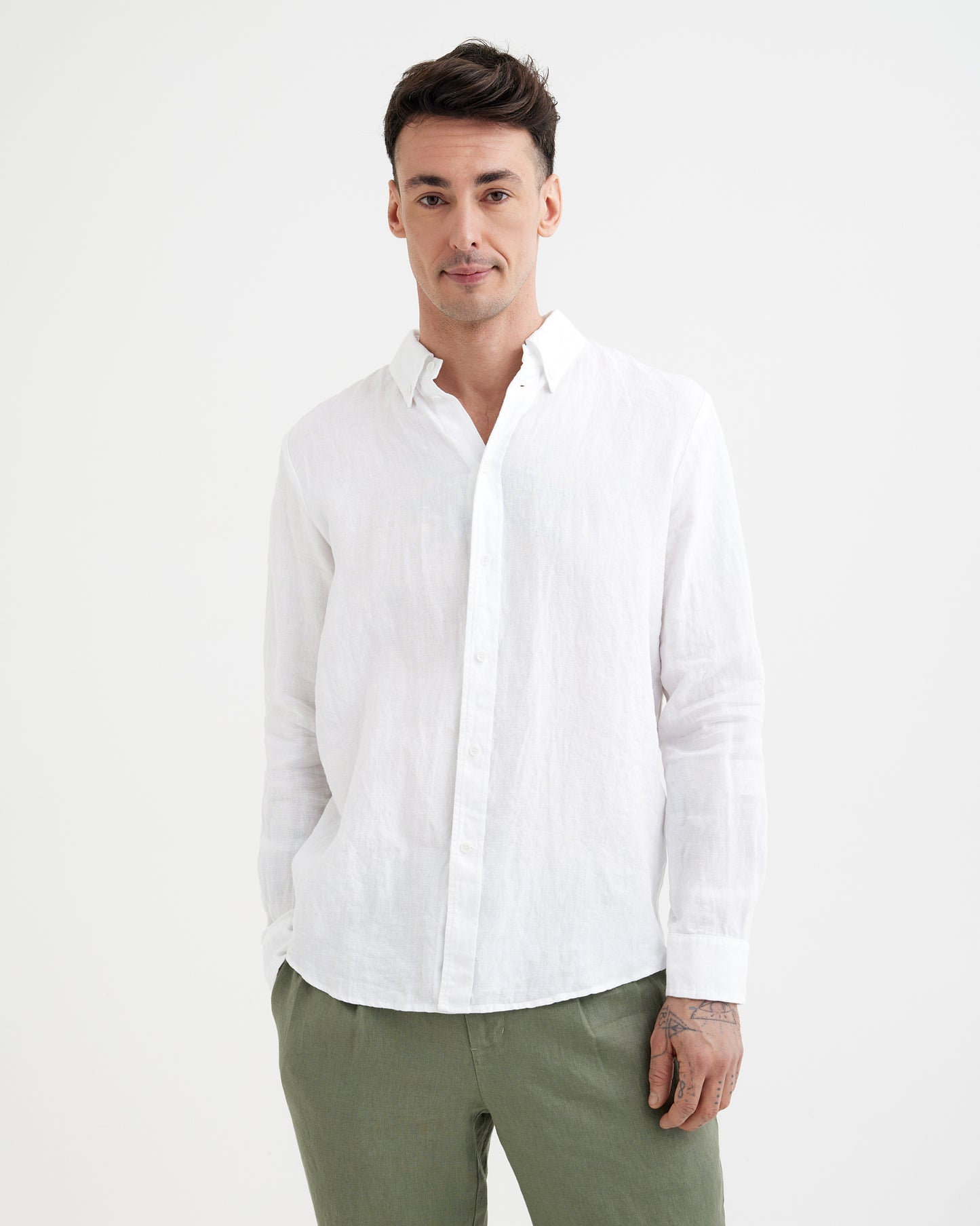 MagicLinen White Men’s Linen Shirt BOSTON, 100% European flax linen 160 gsm modelBoxOn