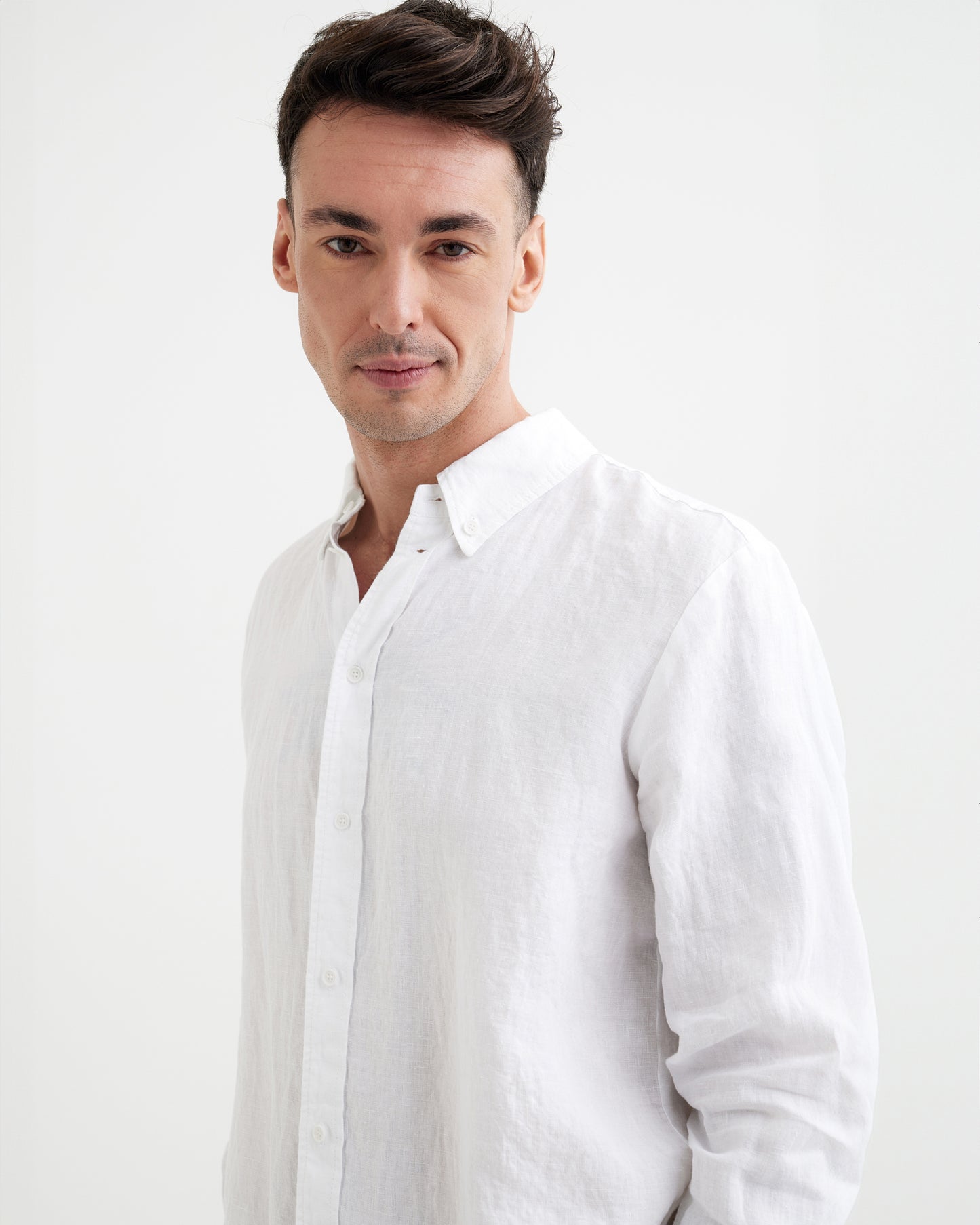 MagicLinen White men’s linen shirt, relaxed fit with hip-length coverage