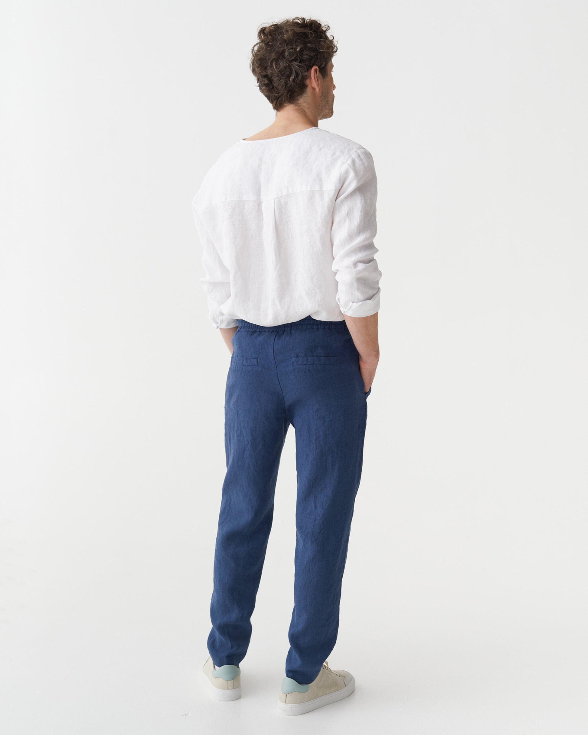 Men's Linen Pants BREMER in Deep navy blue | MagicLinen modelBoxOn