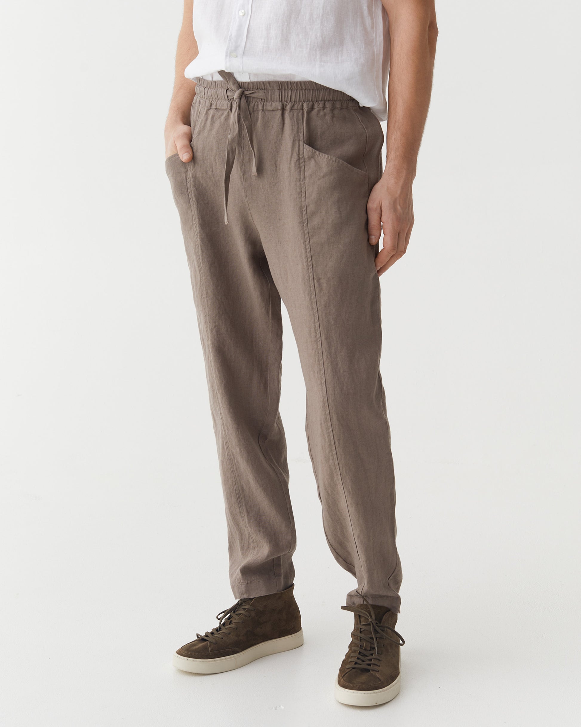 Men's linen pants TRUCKEE in Deep taupe | MagicLinen