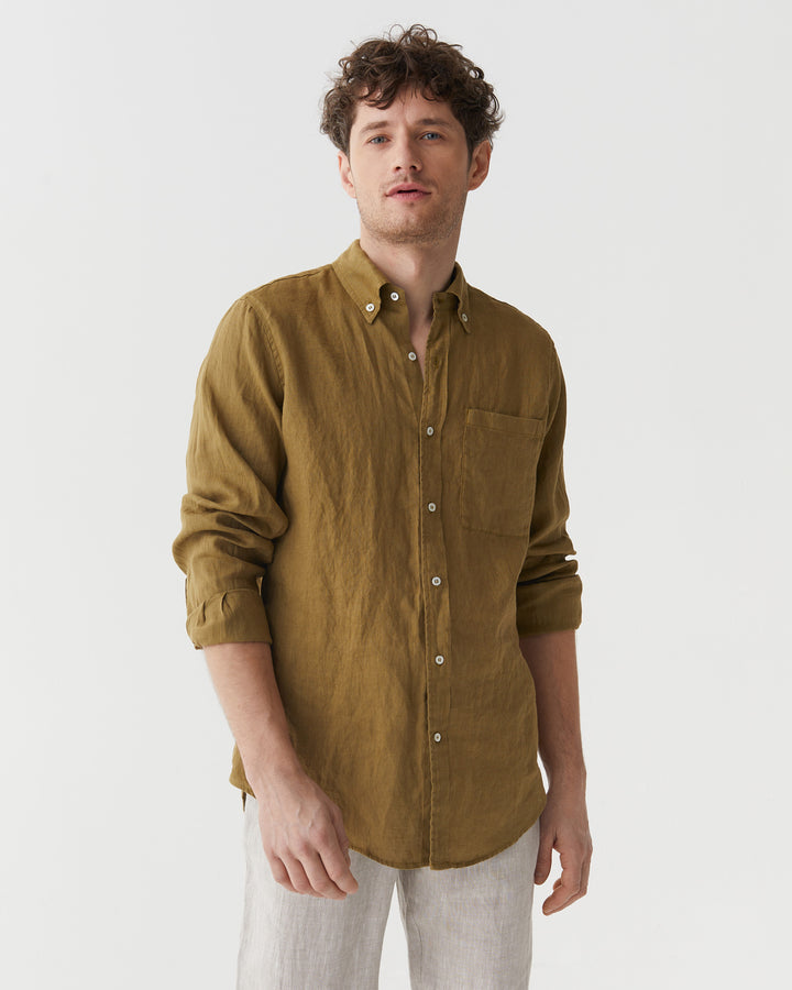 Men's linen shirt PERUGIA in Khaki green | MagicLinen modelBoxOn