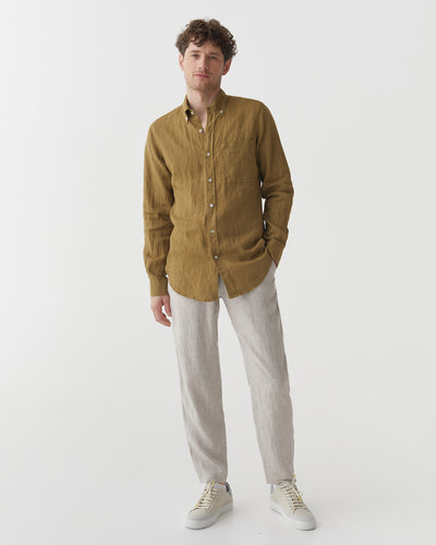 Men's linen shirt PERUGIA in Khaki green | MagicLinen modelBoxOn