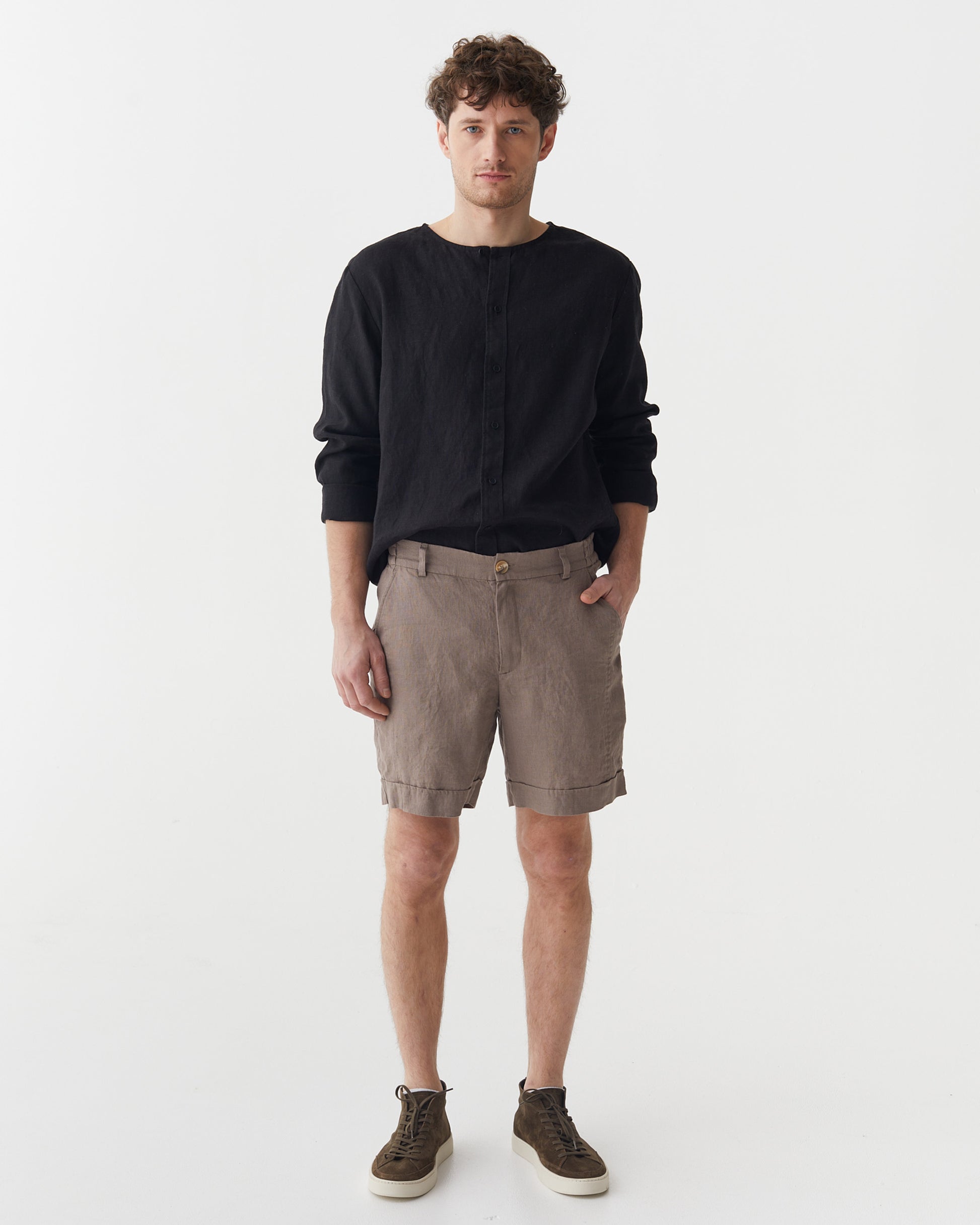 Men's Linen Shorts FAROE in Deep taupe | MagicLinen modelBoxOn