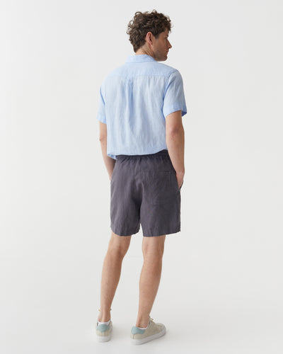 Men's linen shorts STOWE in Anthracite | MagicLinen modelBoxOn