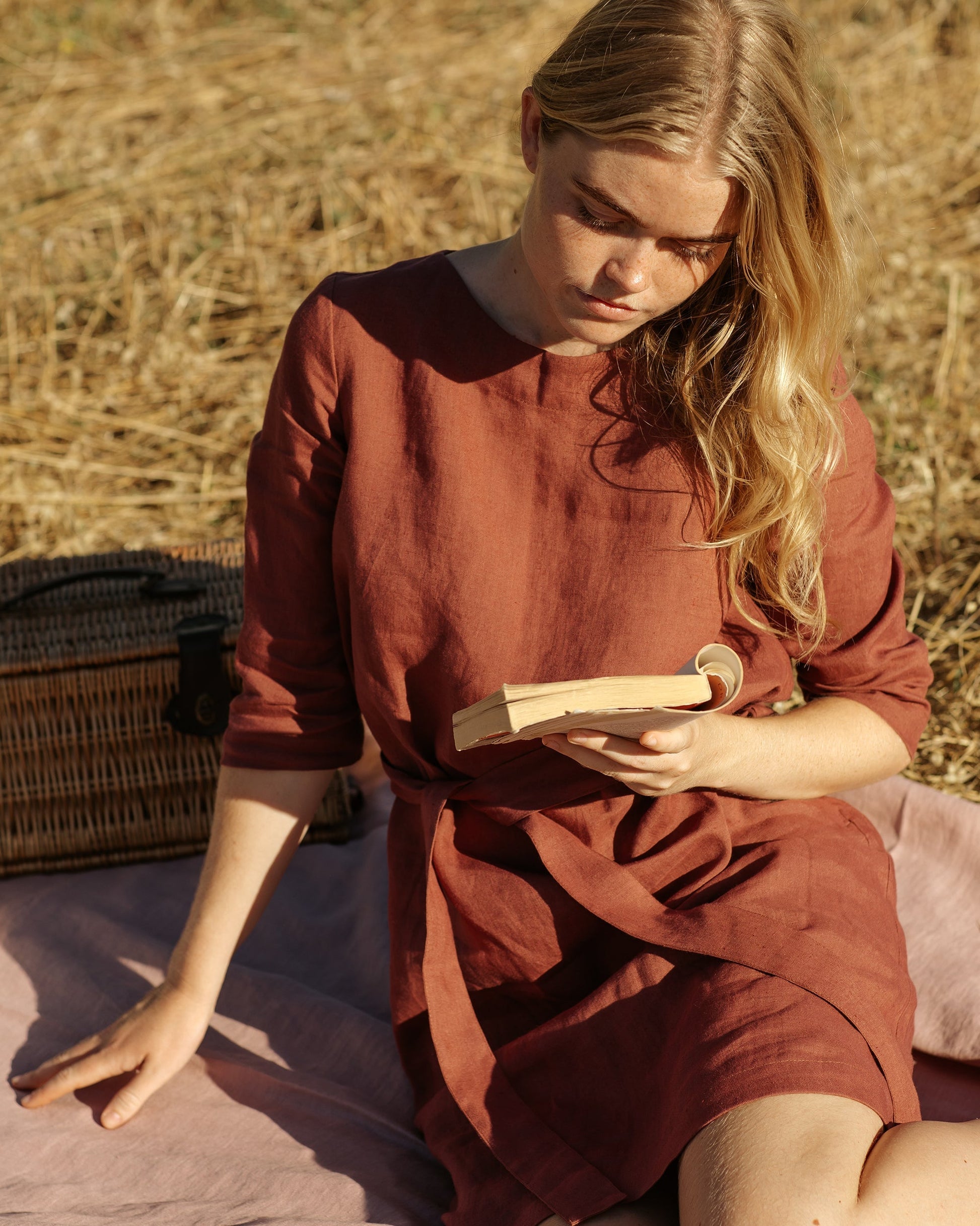 Midi linen dress SOLLER in Plum - MagicLinen