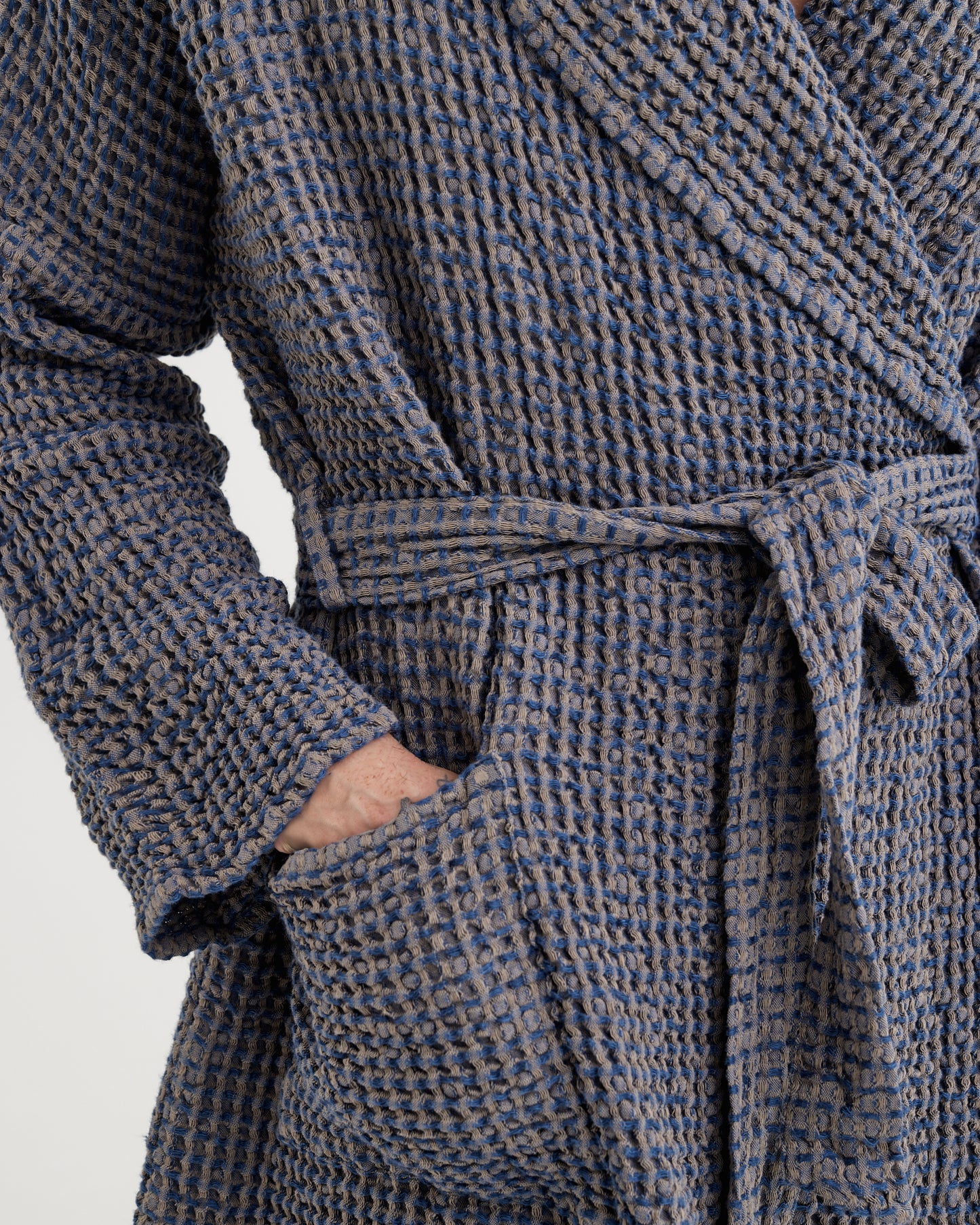 Men's waffle linen robe in Midnight Bronze