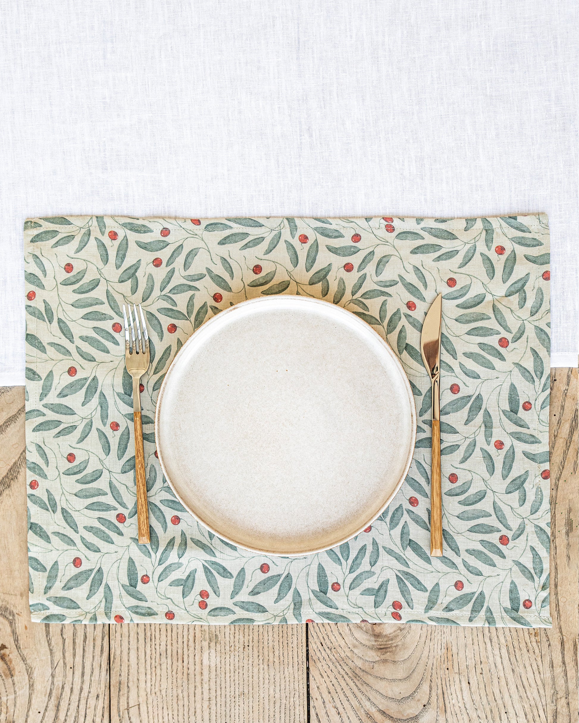 Mistletoe print linen placemat set of 2 - MagicLinen