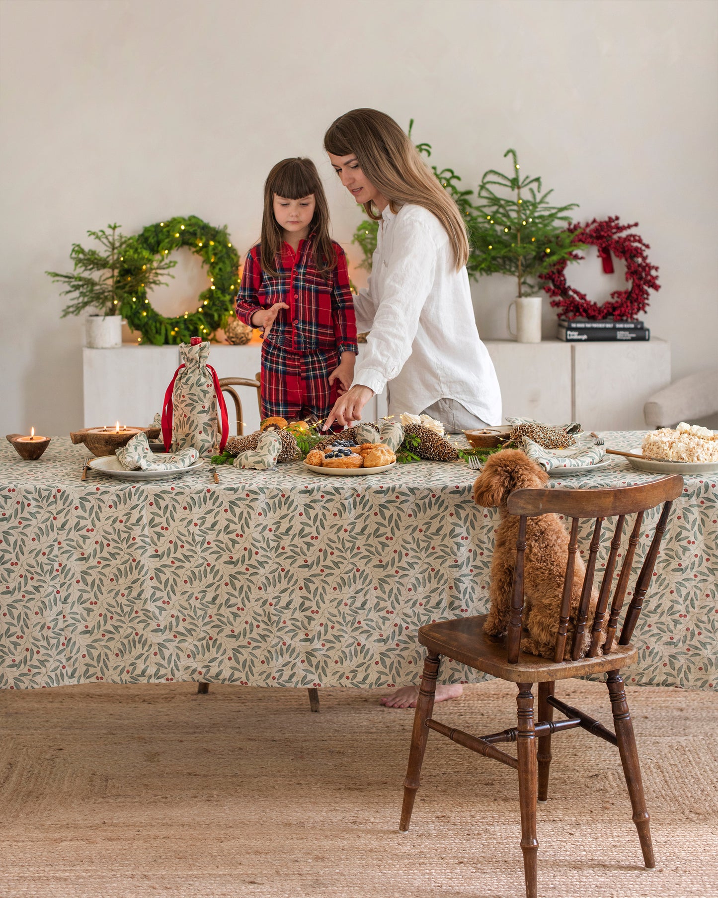 Mistletoe print linen tablecloth - MagicLinen