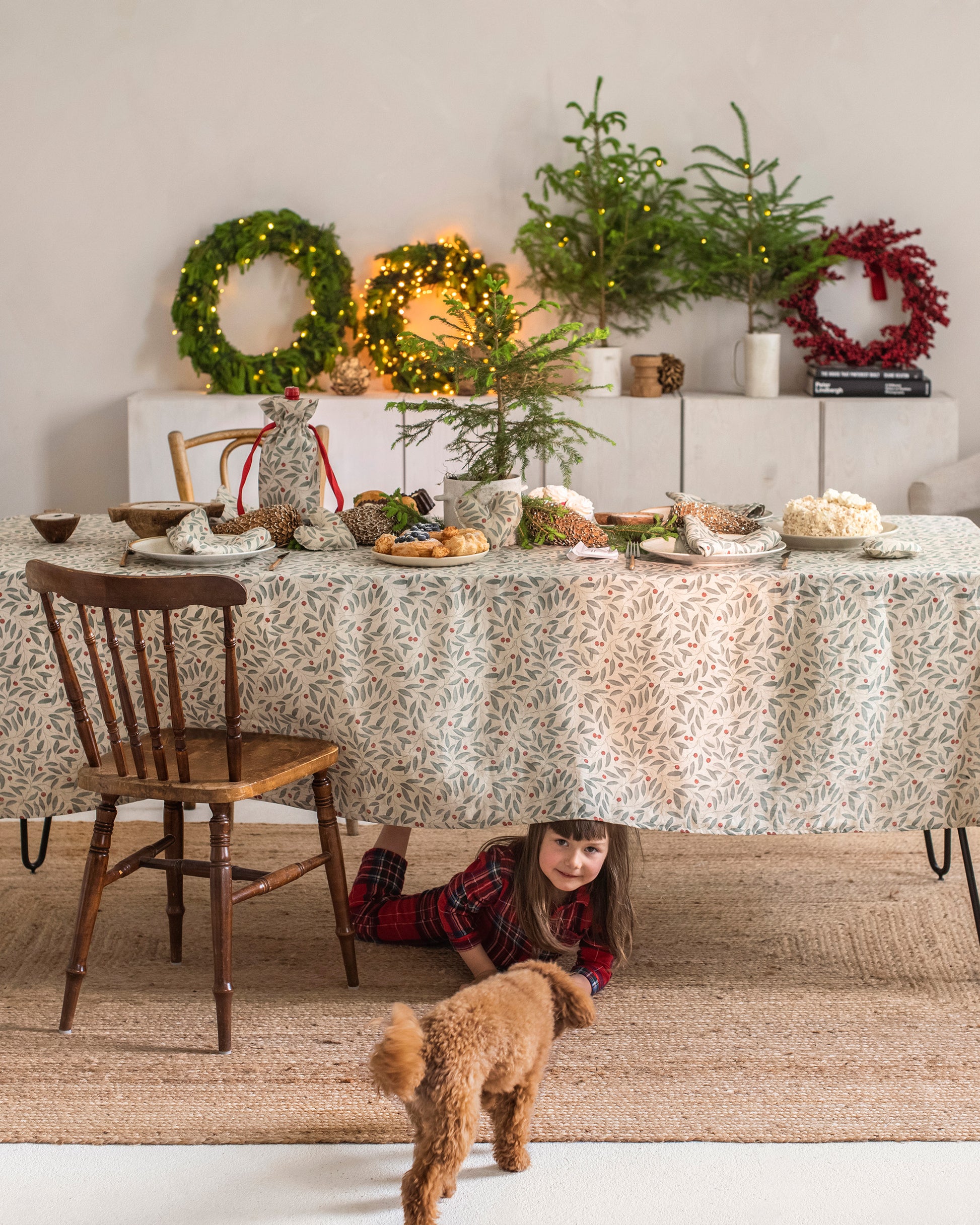 Mistletoe print linen tablecloth - MagicLinen