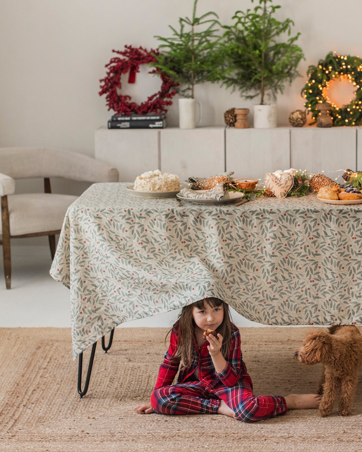 Mistletoe print linen tablecloth - MagicLinen