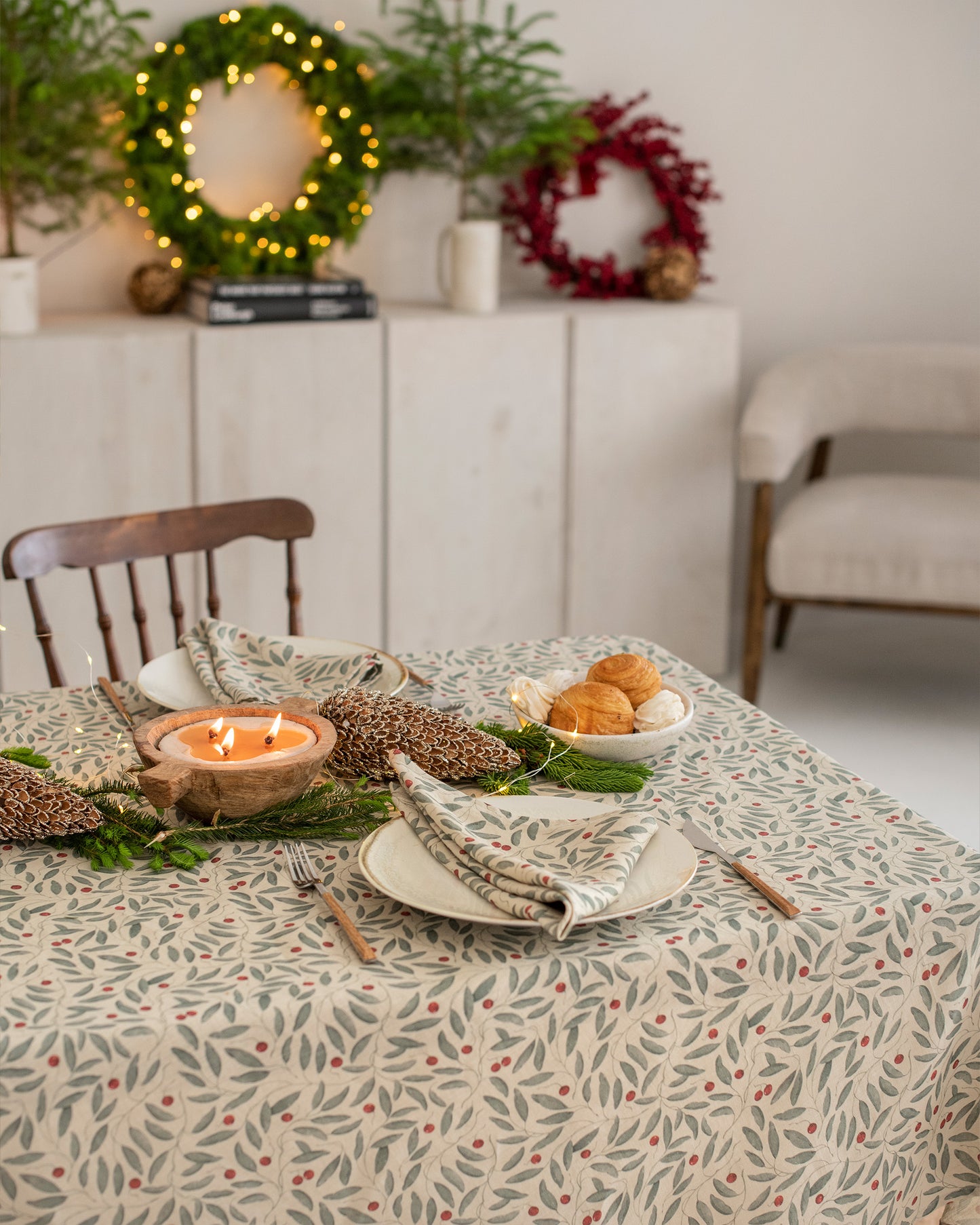 Mistletoe print linen tablecloth - MagicLinen